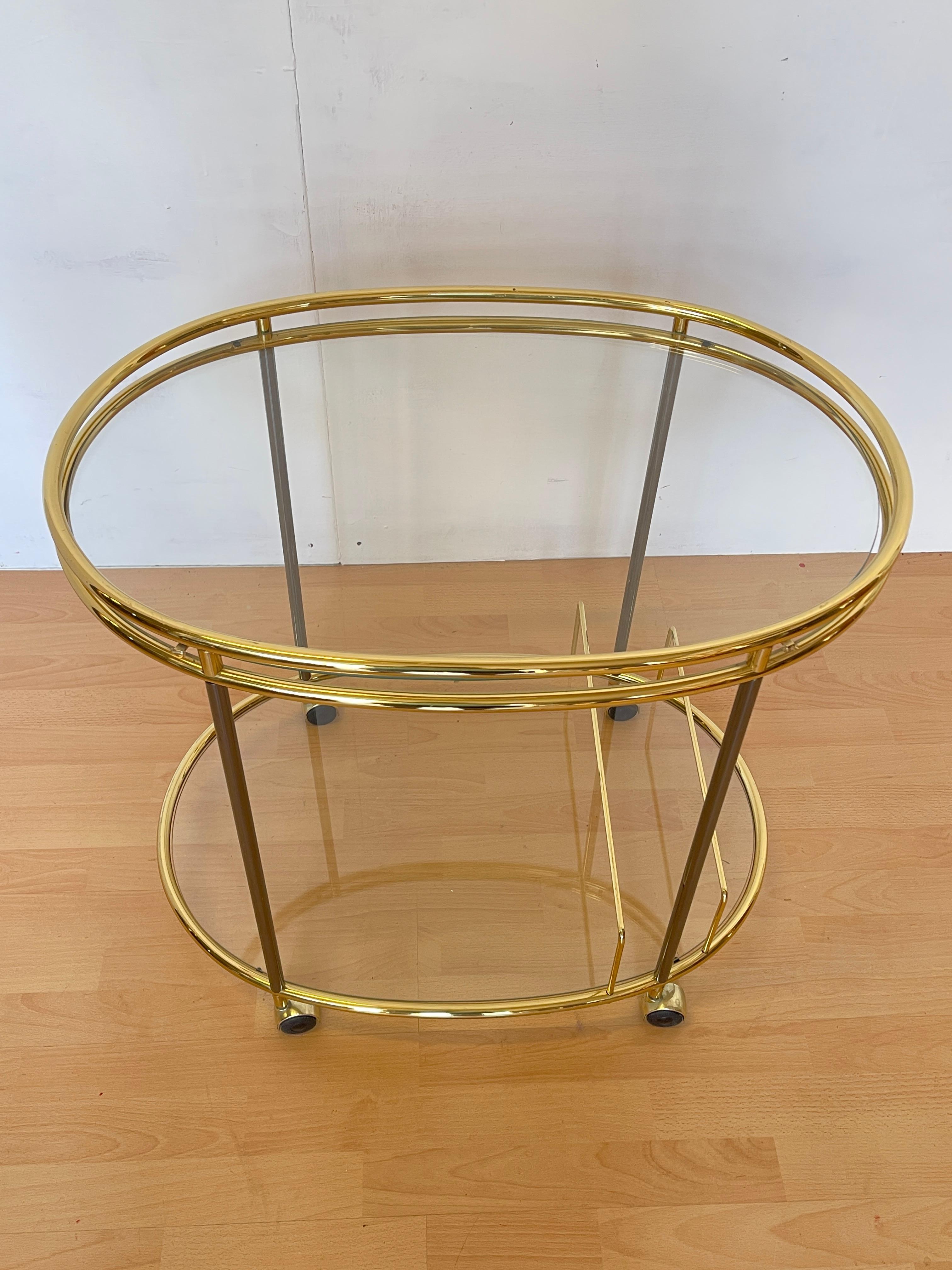 20th Century Chariot de bar en laiton et verre du milieu du siècle, 1970 en vente