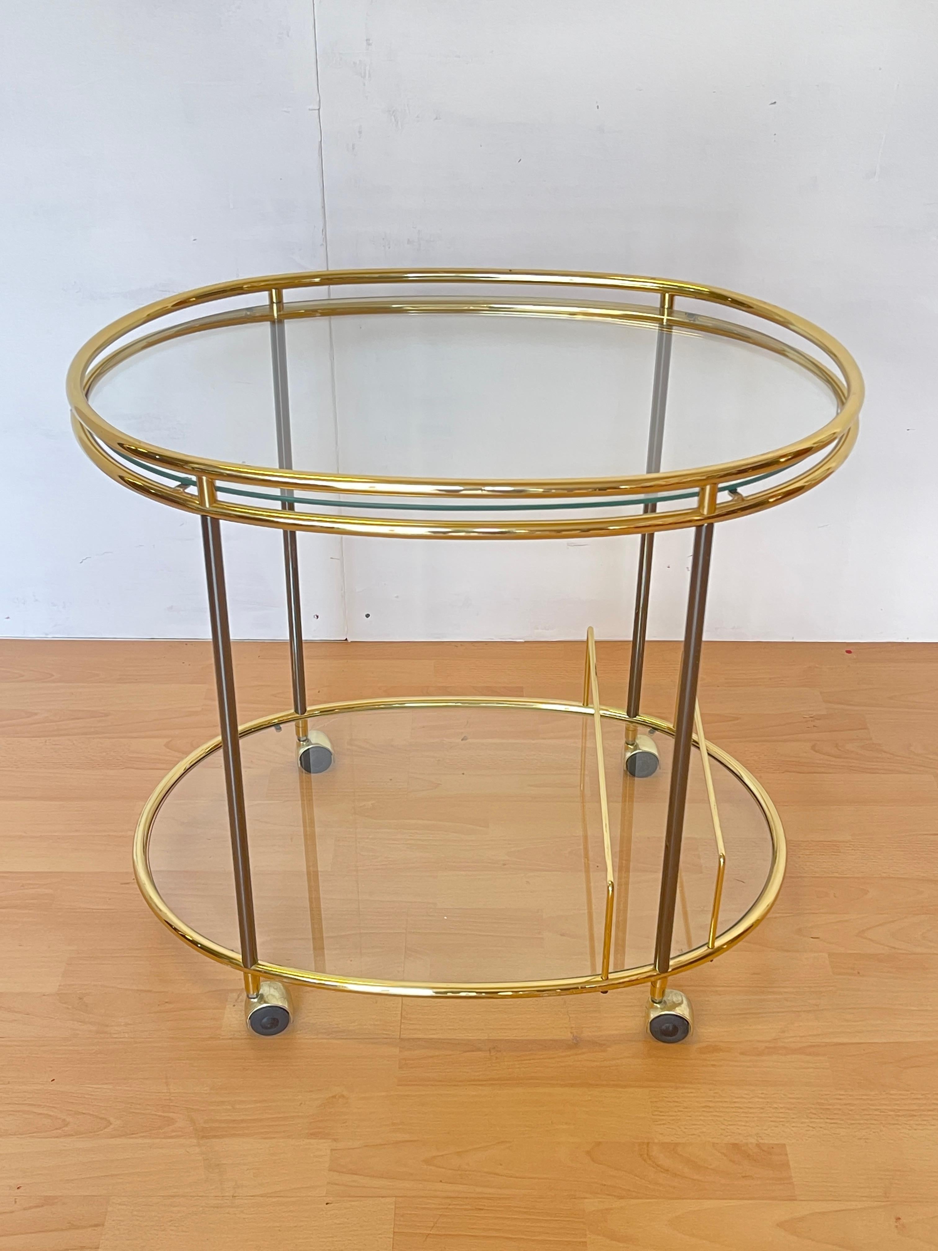 Chariot de bar en laiton et verre du milieu du siècle, 1970 en vente 1