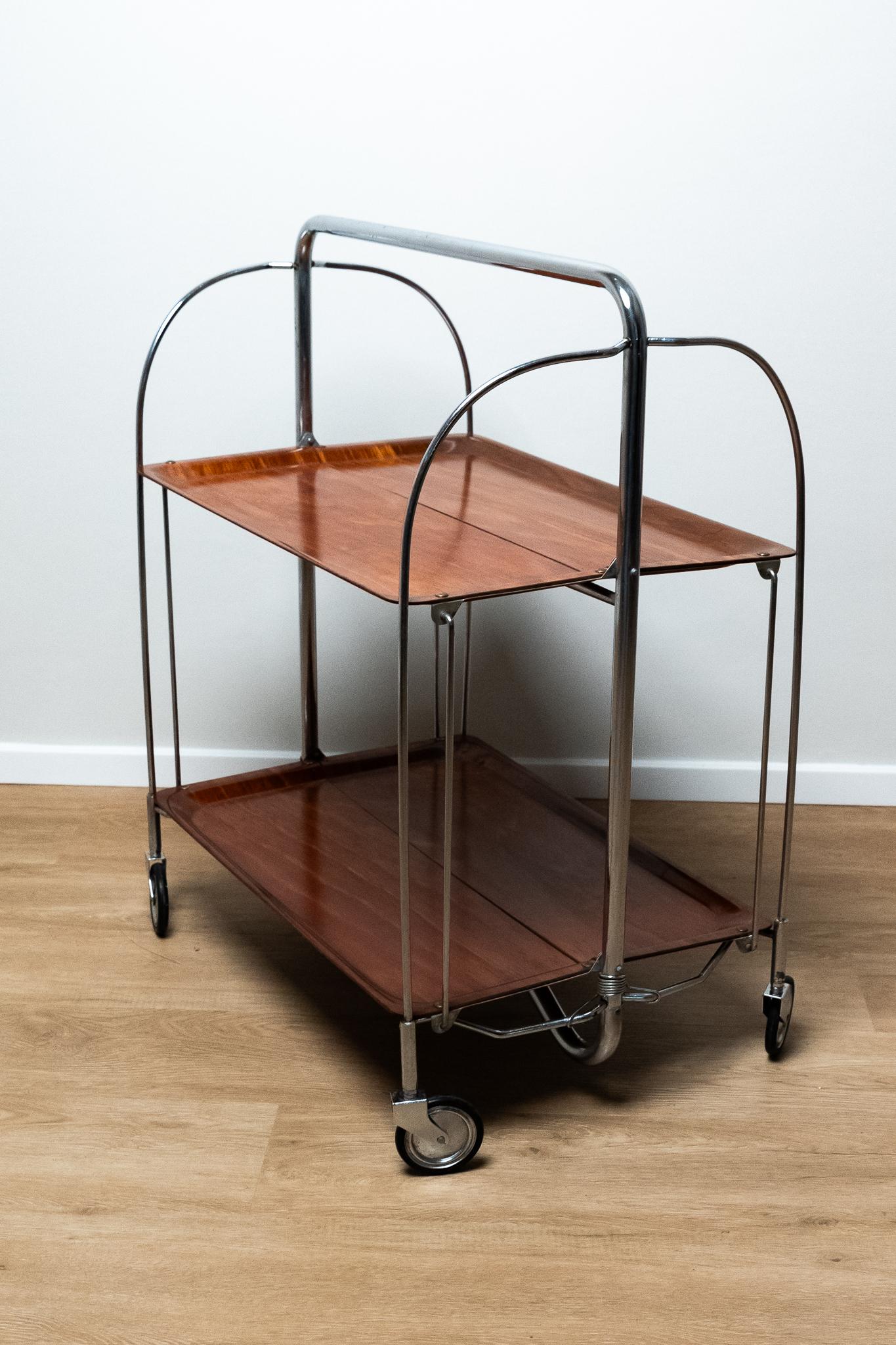 Carrito de bar o de comida de plástico y metal cromado, años 60 Moderno de mediados de siglo en venta