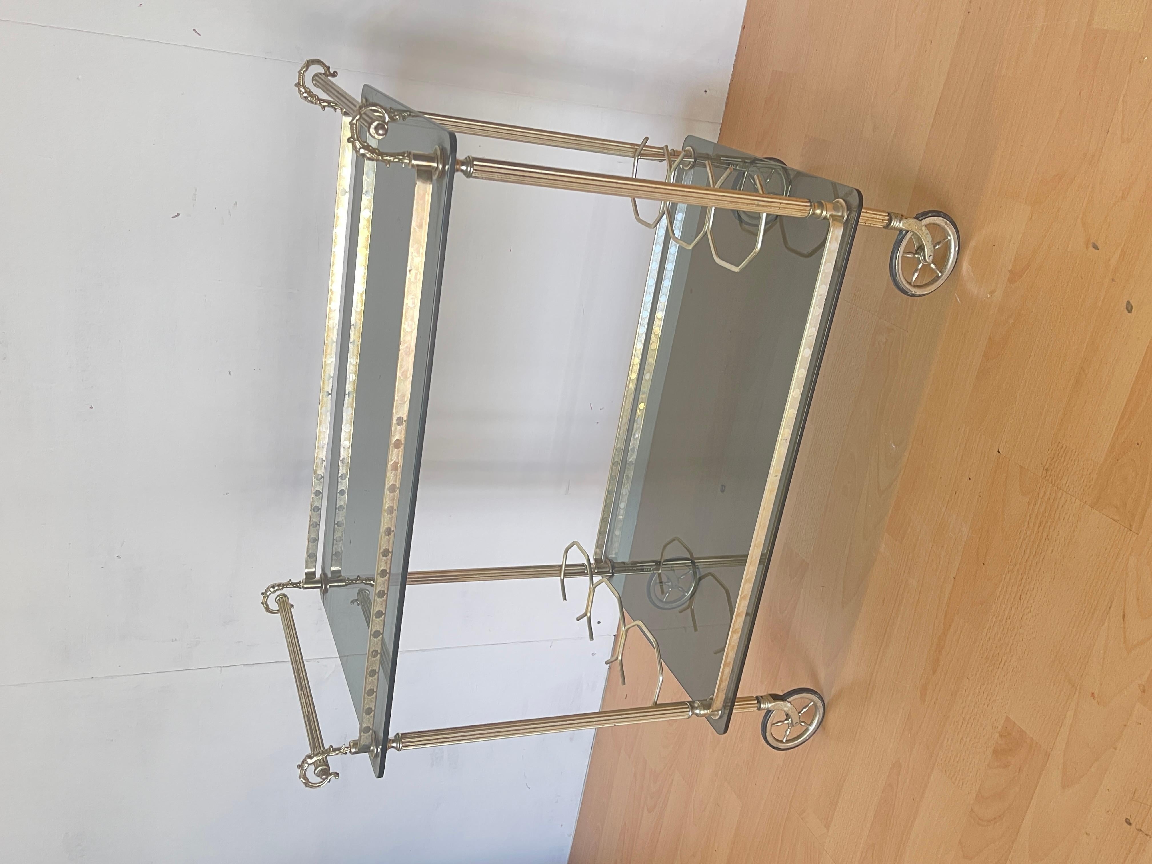 Chariot de bar vintage en laiton chromé et verre fumé - 