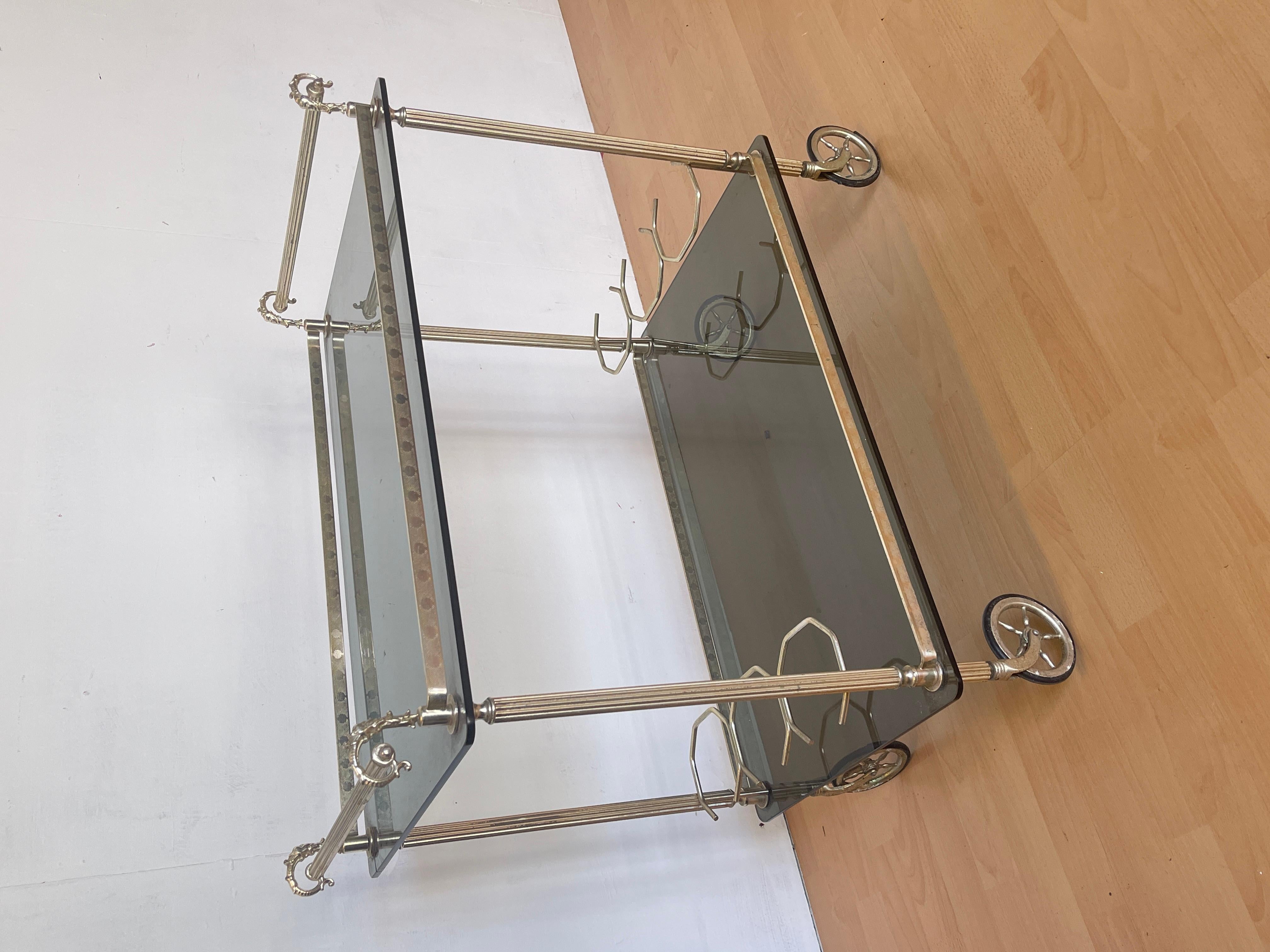 Chariot de bar vintage en laiton chromé et verre fumé - 