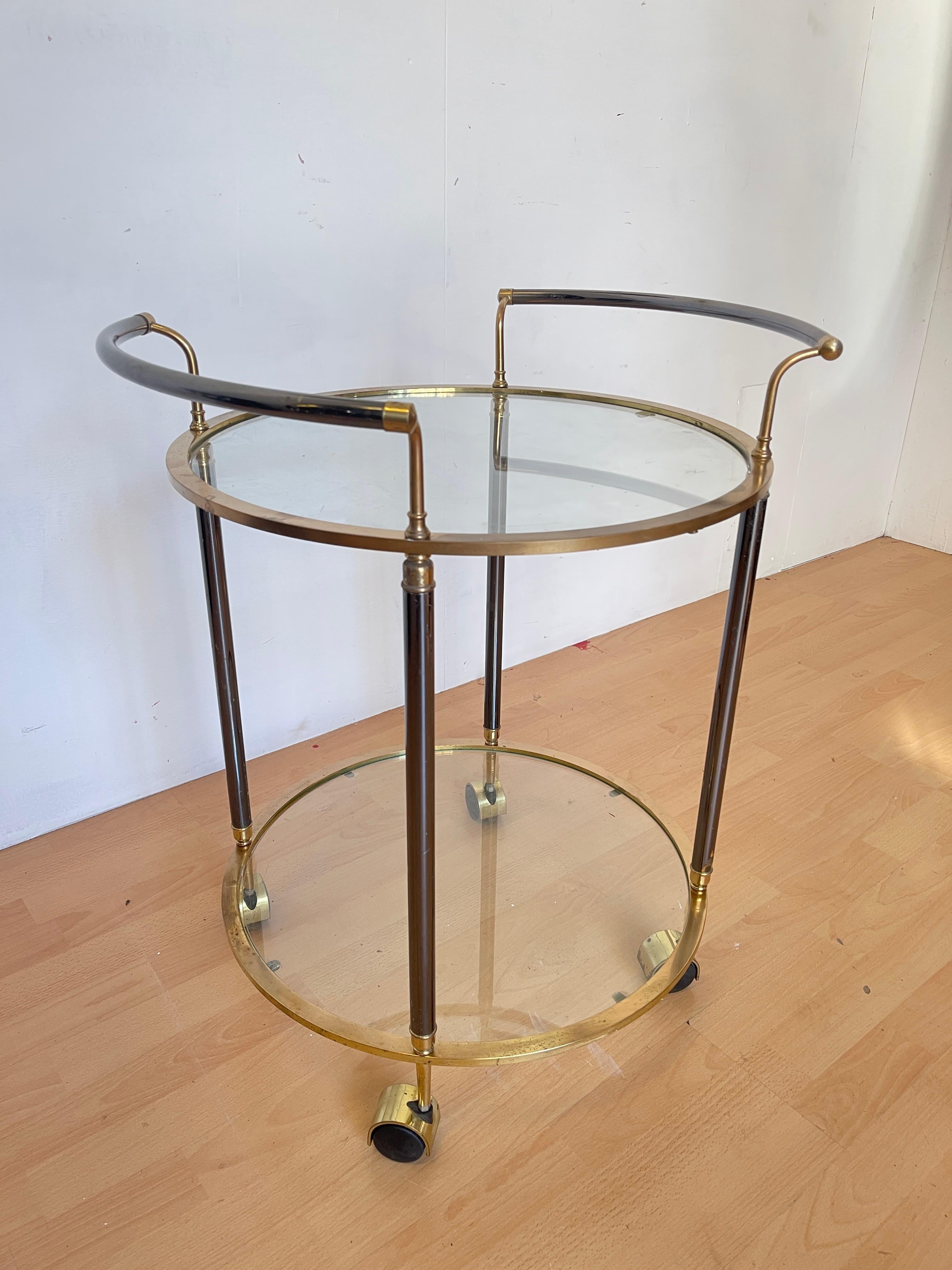 Autre Chariot de bar vintage en laiton et verre - 1960s, Elegant Design en vente
