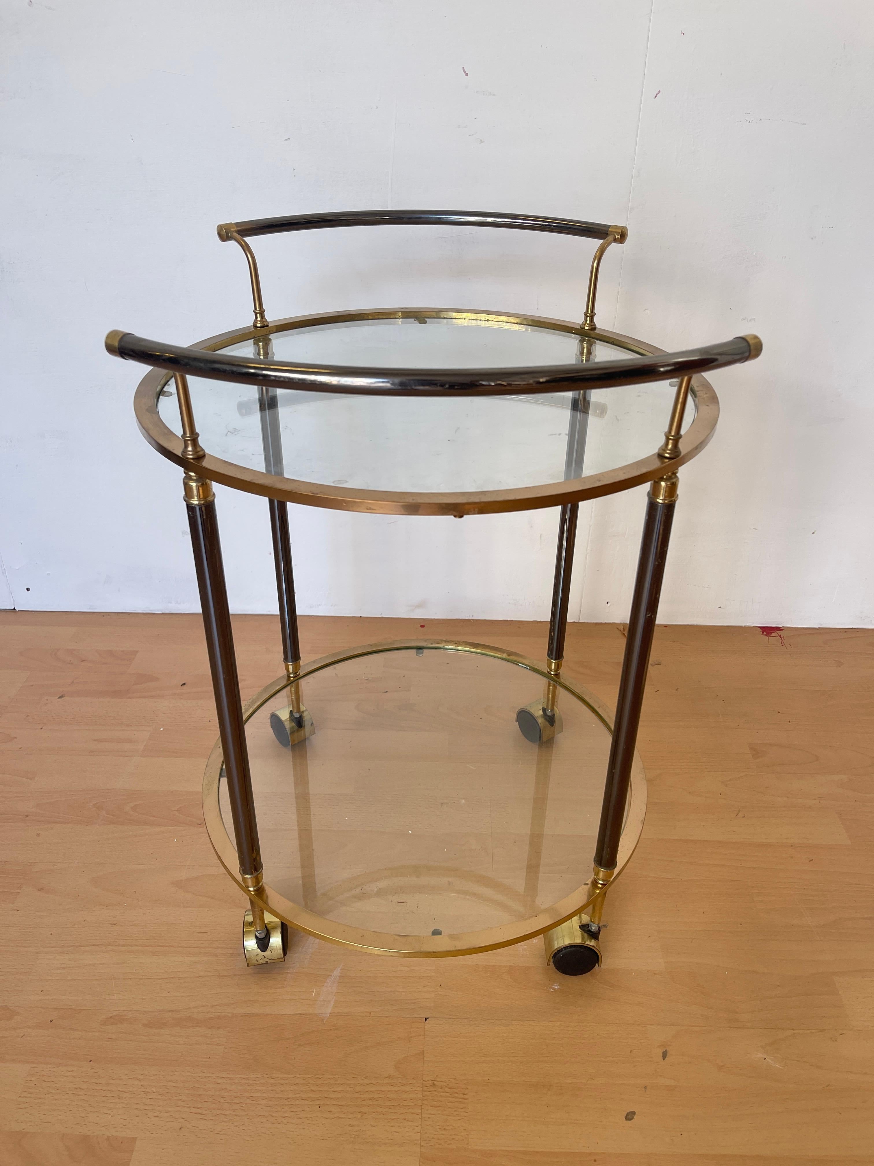 Chariot de bar vintage en laiton et verre - 1960s, Elegant Design Bon état - En vente à Cantù, IT
