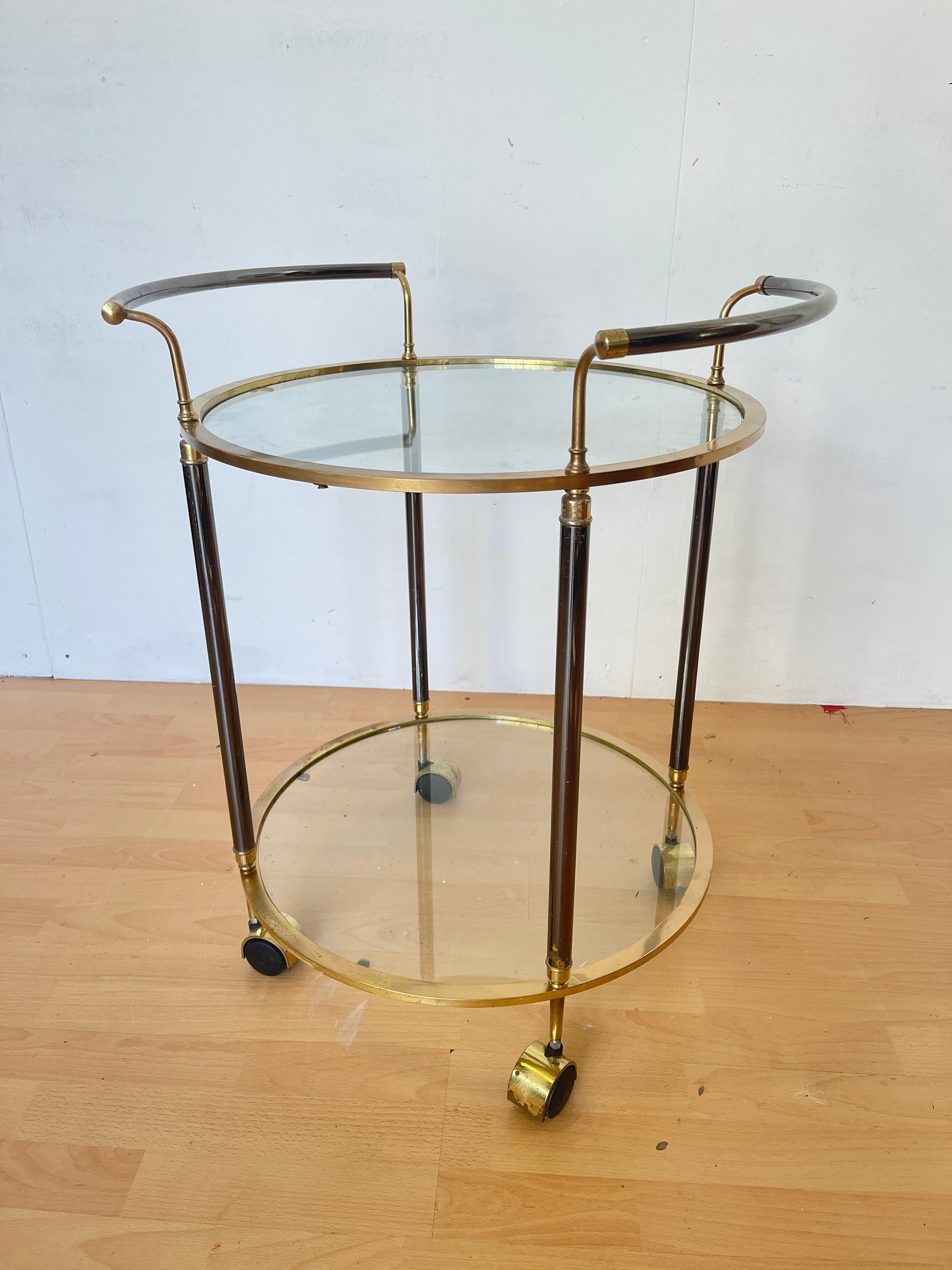 20th Century Chariot de bar vintage en laiton et verre - 1960s, Elegant Design en vente