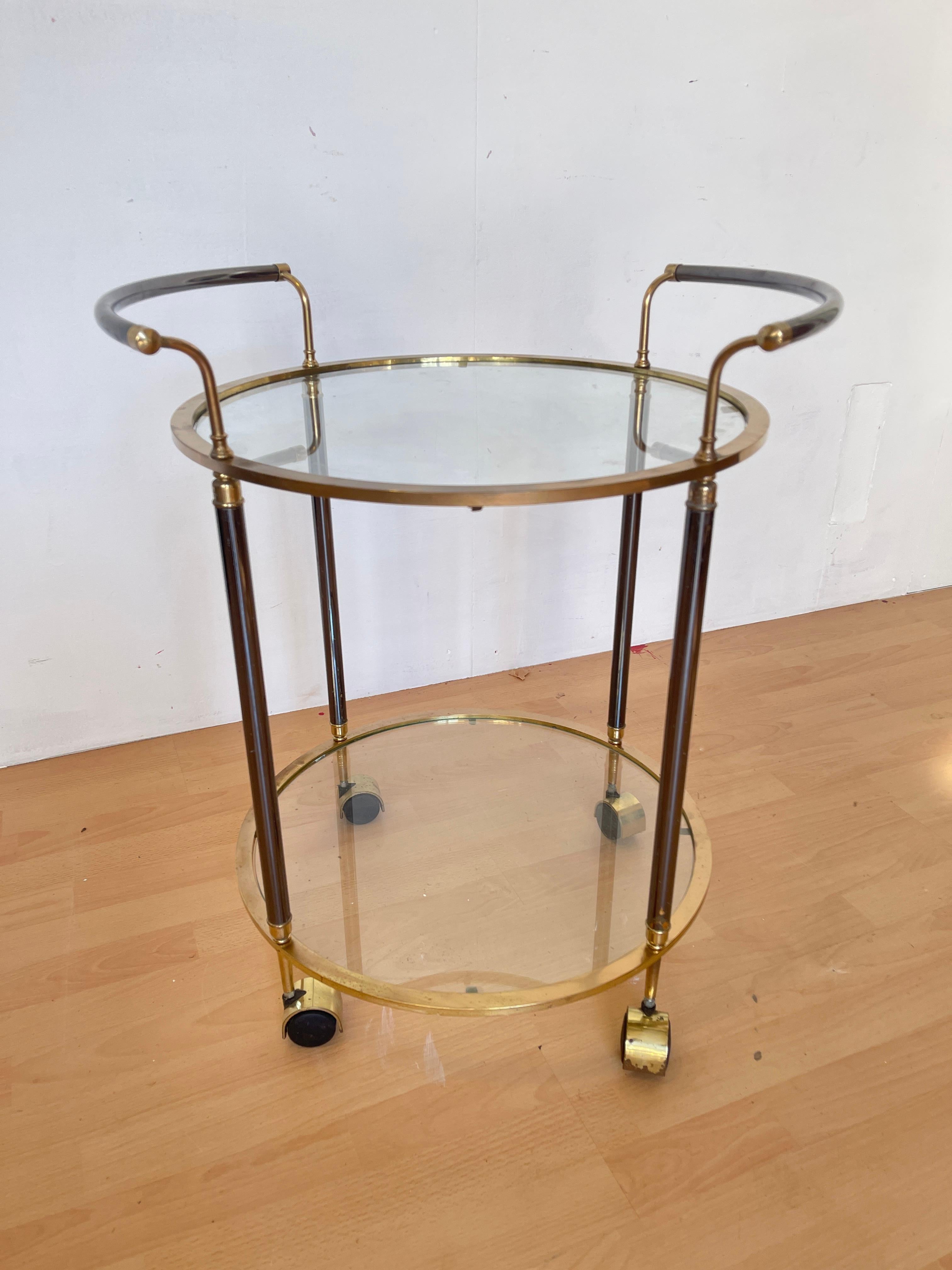 Métal Chariot de bar vintage en laiton et verre - 1960s, Elegant Design en vente
