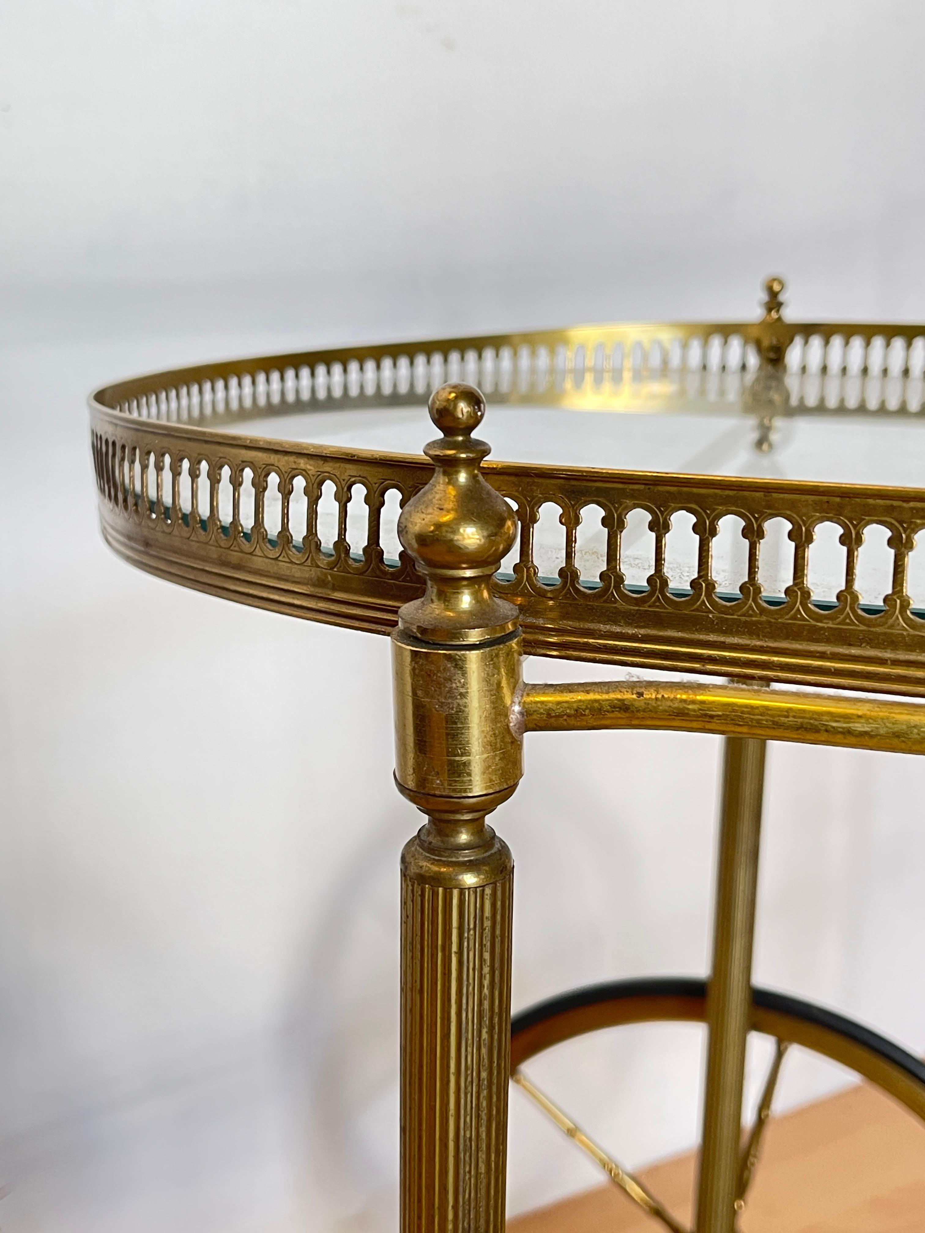 Chariot de bar vintage en laiton et verre, années 1960 - 'Golden Elegance en vente 2