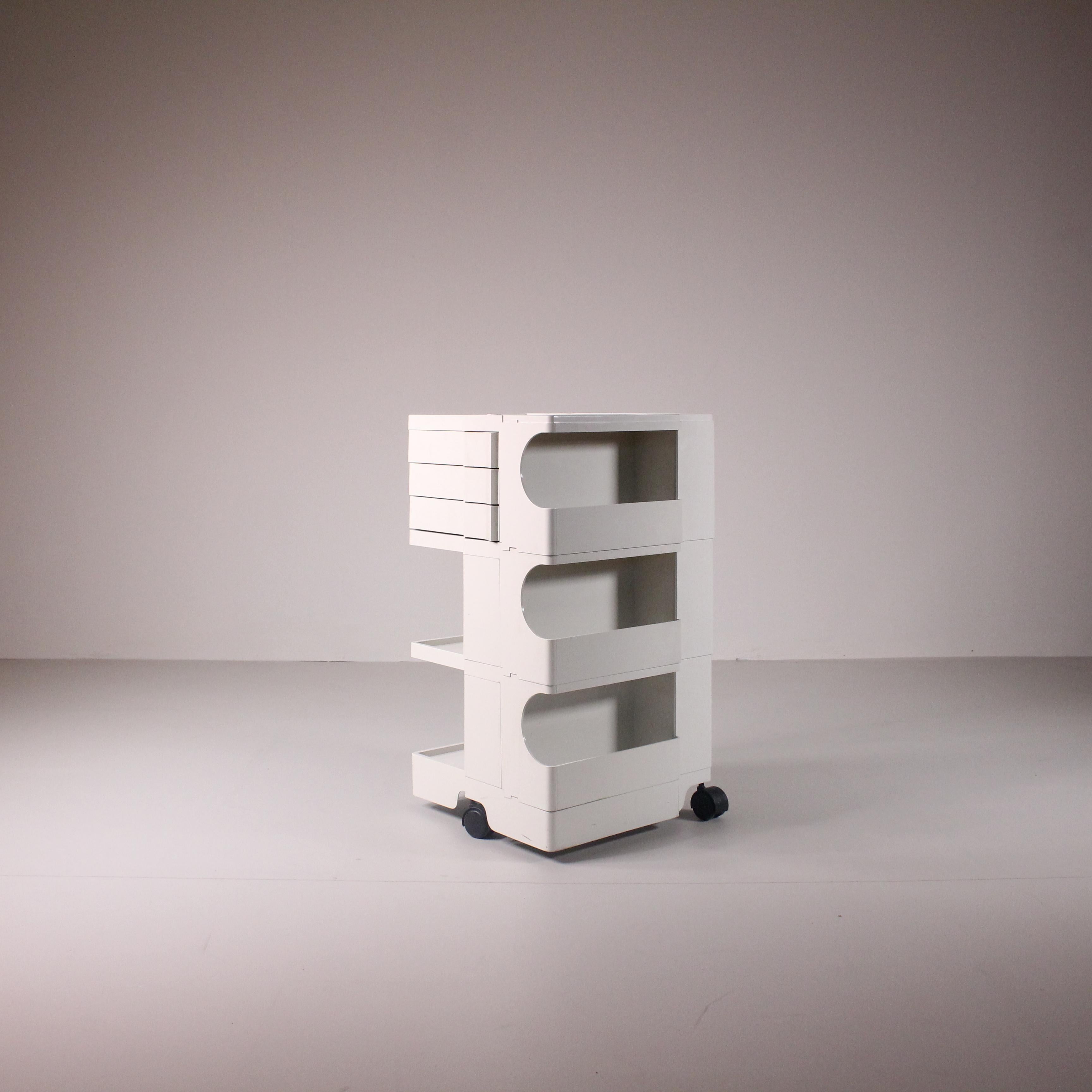 he Boby trolley, conceived by renowned designer Joe Colombo and produced by Bieffeplast, represents an icon of Italian design in the 1970s. This versatile and functional storage cart is made of high-quality ABS plastic, featuring a vibrant red color