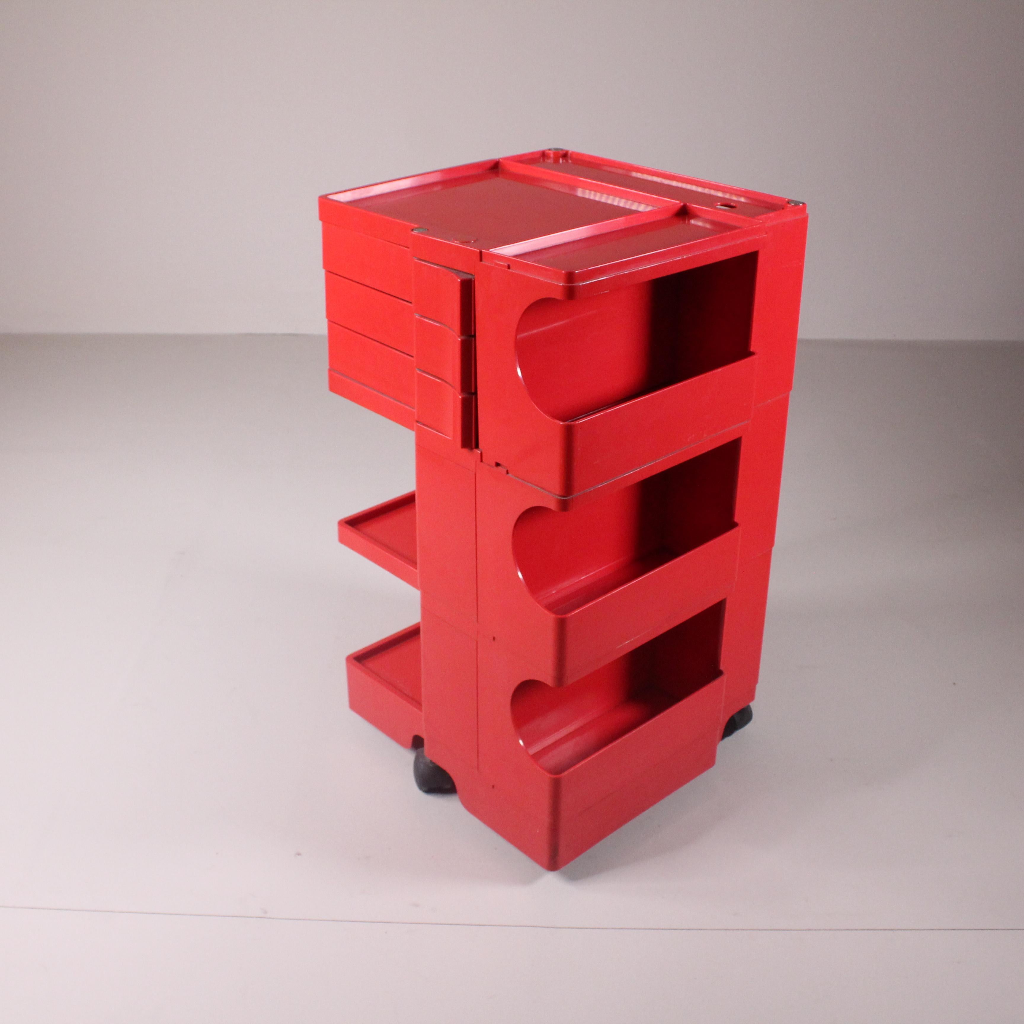 he red Boby trolley, conceived by renowned designer Joe Colombo and produced by Bieffeplast, represents an icon of Italian design in the 1970s. This versatile and functional storage cart is made of high-quality ABS plastic, featuring a vibrant red
