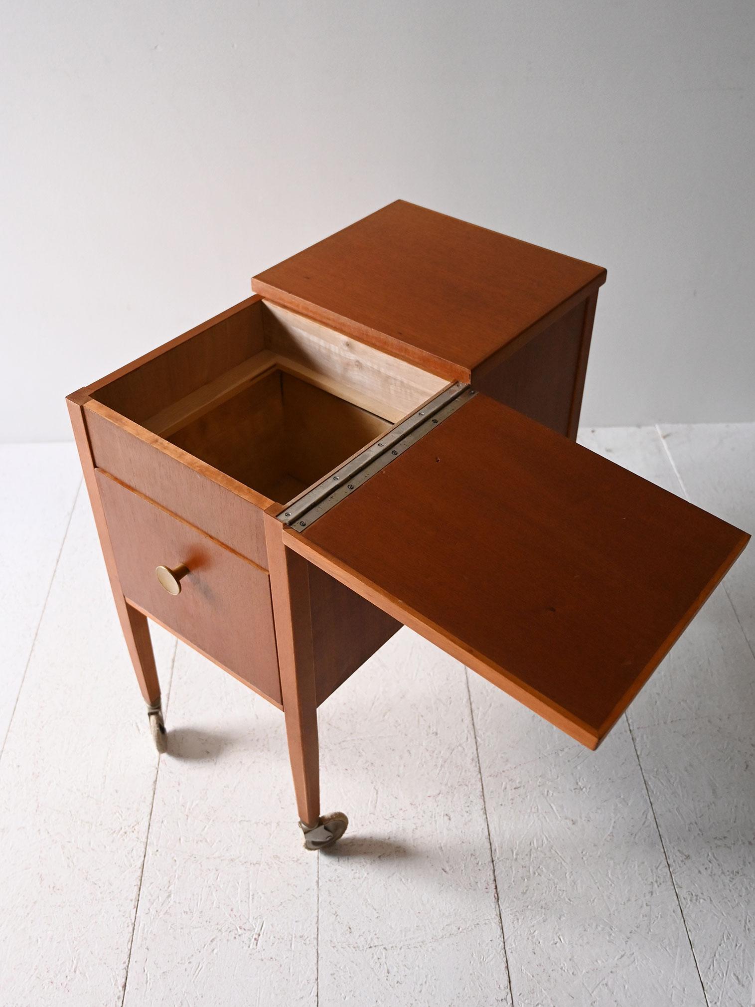 Carrello contenitore vintage scandinavo in mogano in vendita 2