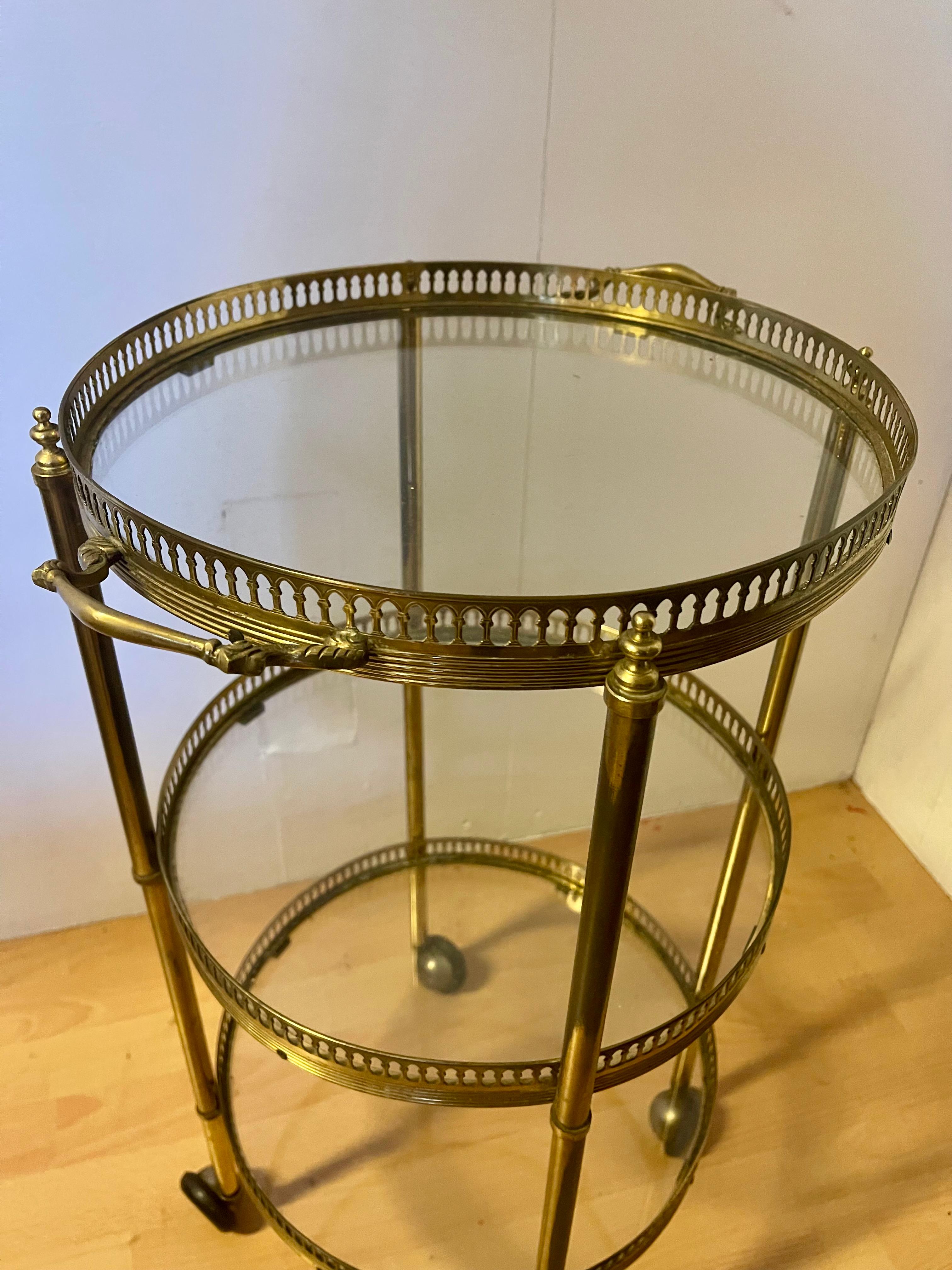 Carrello da bar rotondo in ottone vintage a 3 livelli, anni '80 Italia in vendita 3