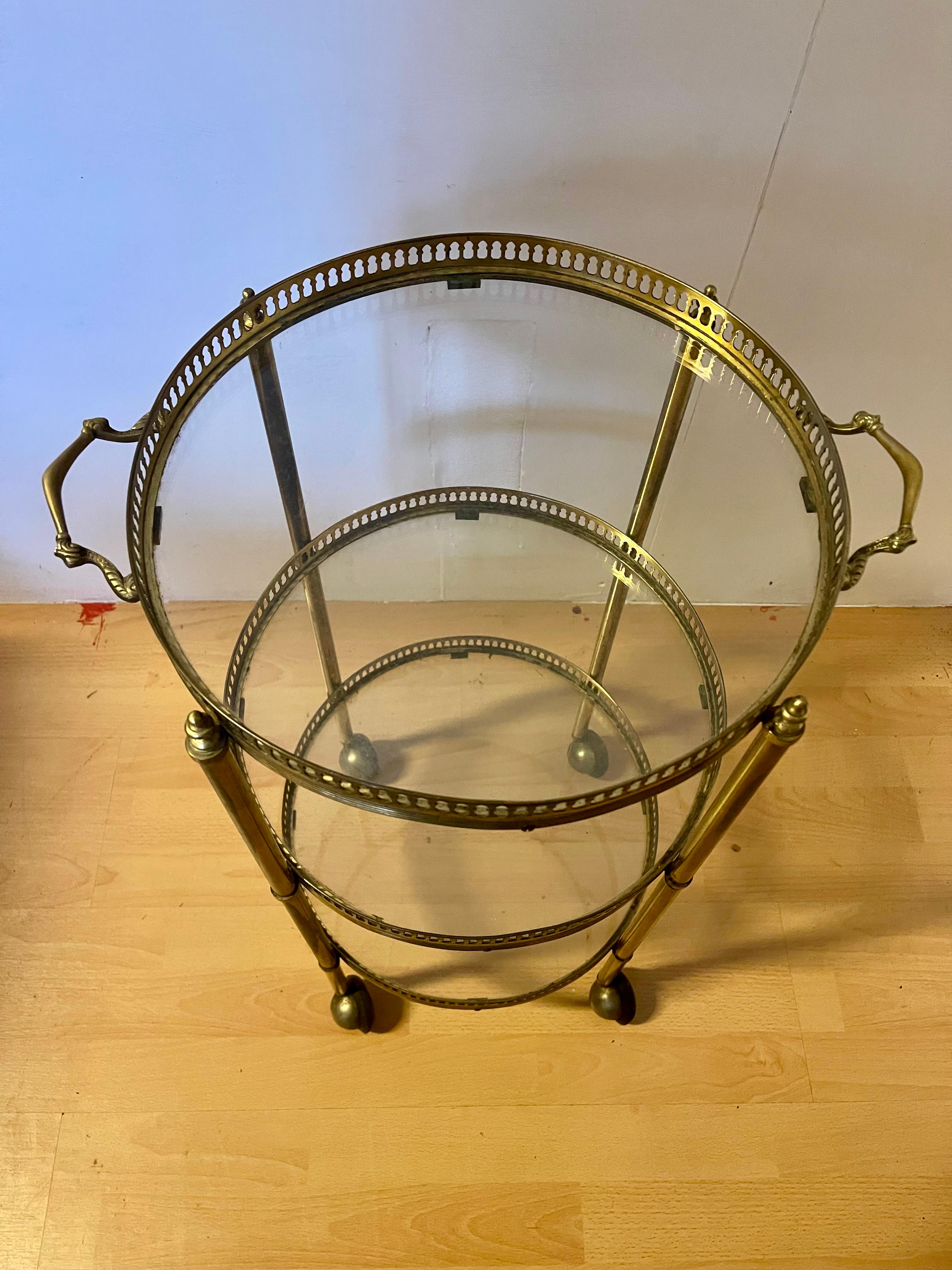 20th Century Carrello da bar rotondo in ottone vintage a 3 livelli, anni '80 Italia in vendita