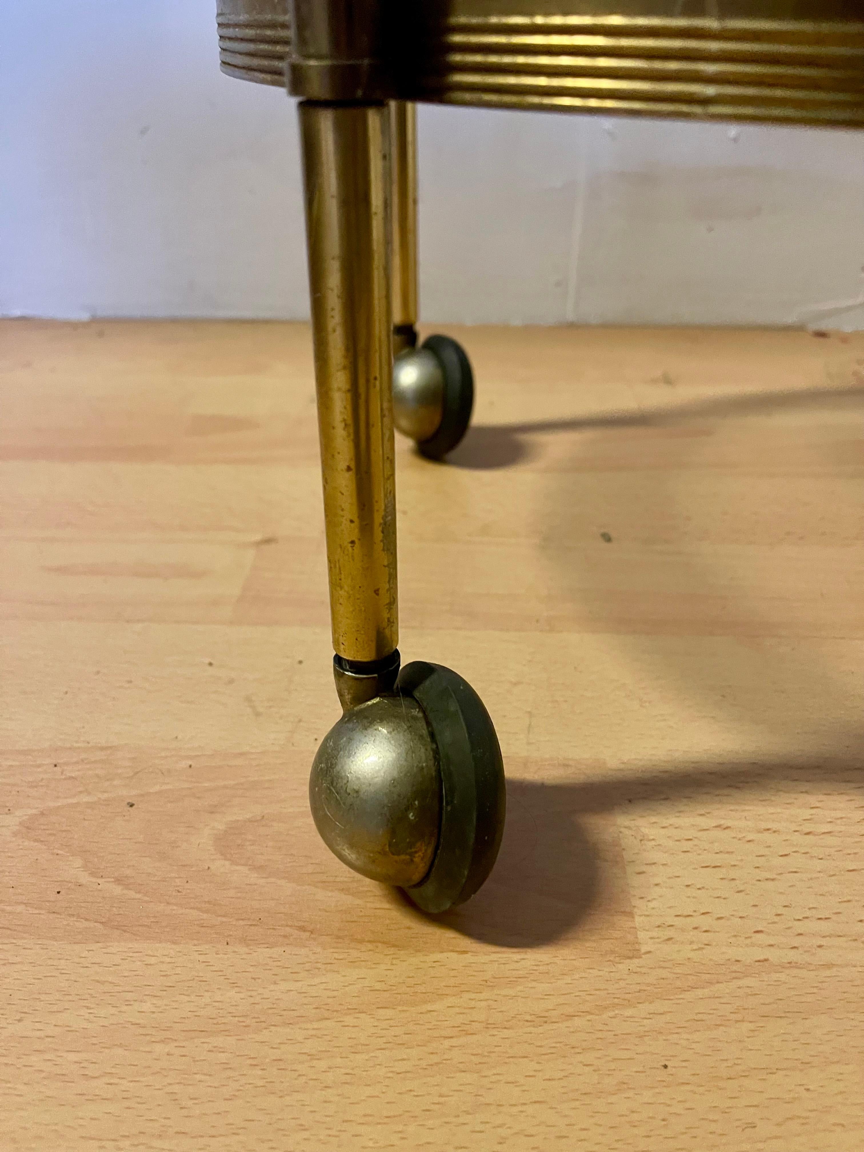Carrello da bar rotondo in ottone vintage a 3 livelli, anni '80 Italia in vendita 1