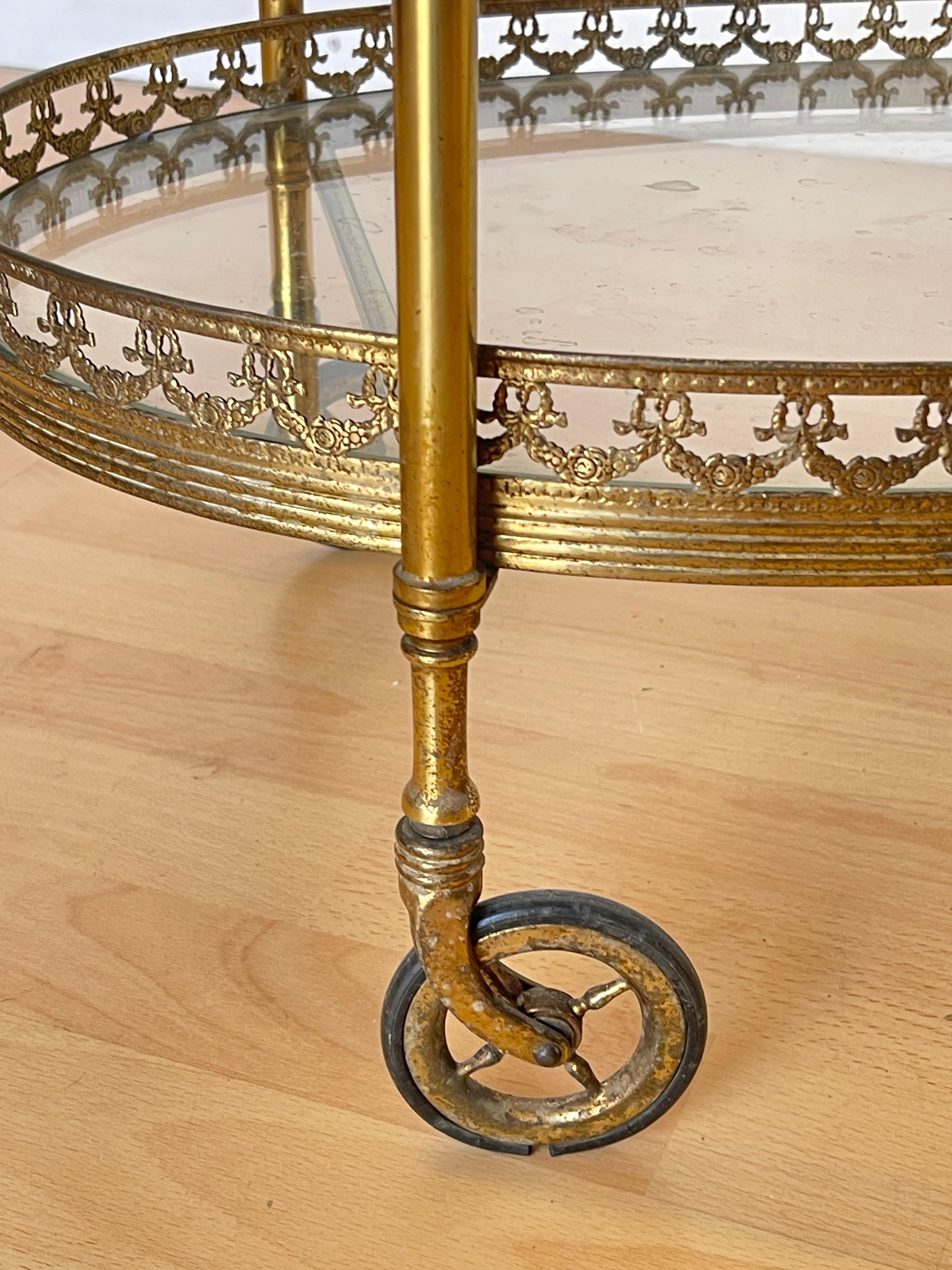Chariot de service vintage en laiton et verre - Style baroque français Bon état - En vente à Cantù, IT