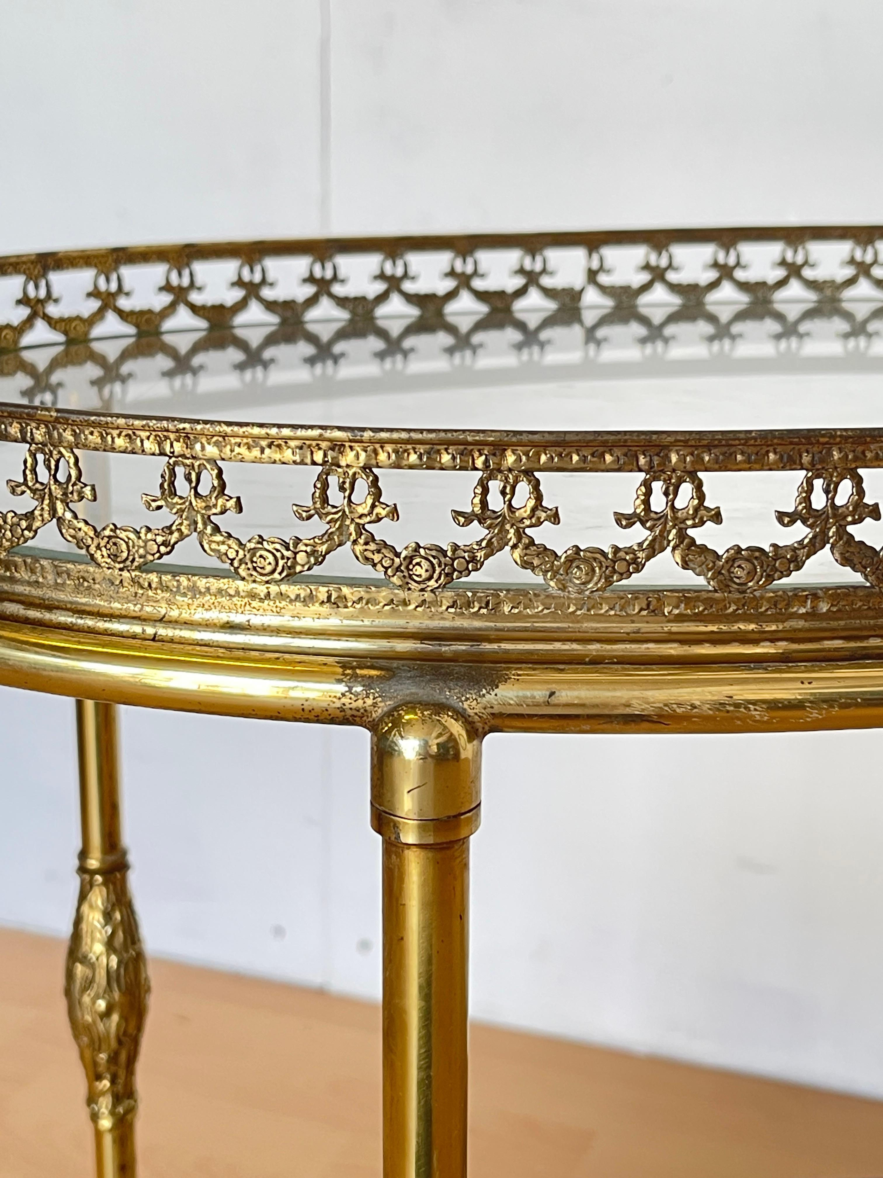 20th Century Chariot de service vintage en laiton et verre - Style baroque français en vente