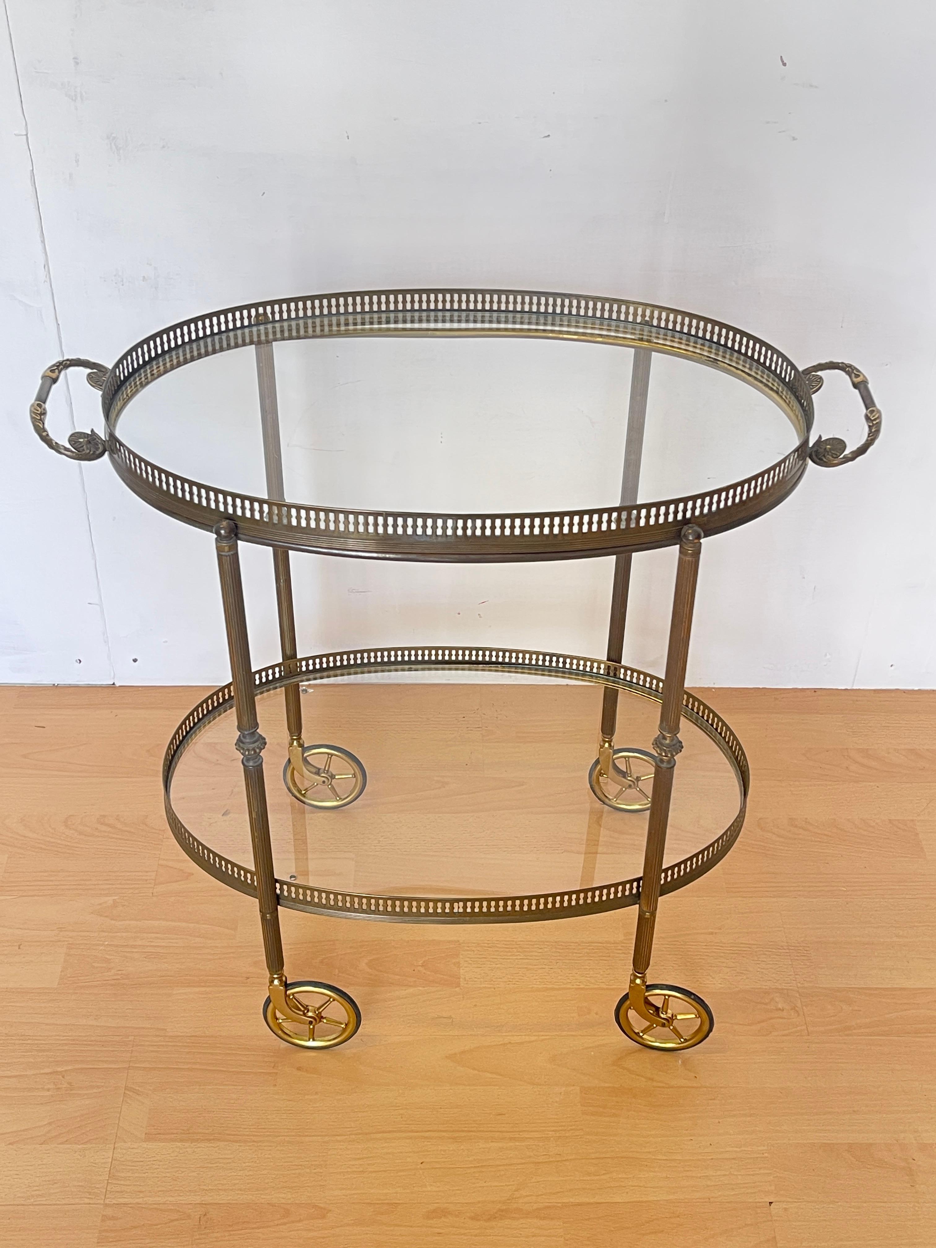 Italian Chariot de service vintage en laiton et verre - style néoclassique des années 1950 en vente