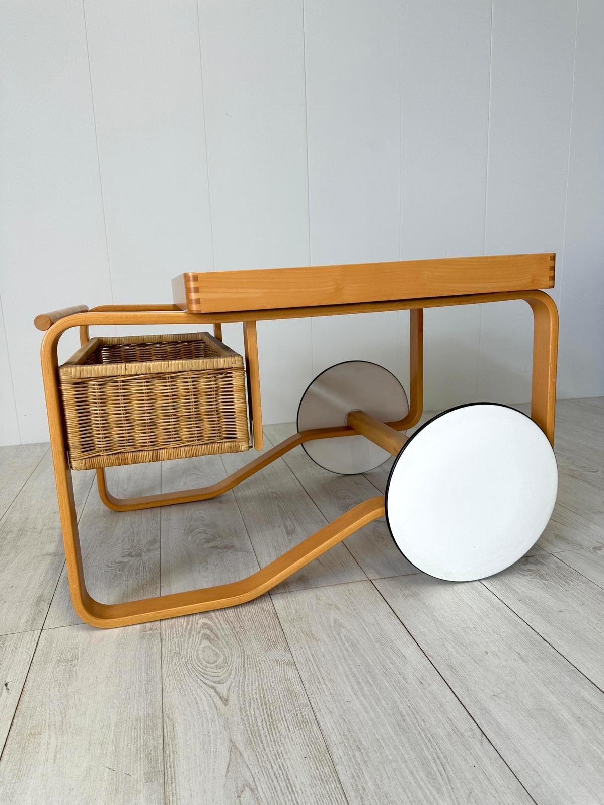 Alvar Aalto Model 900 tea trolley, Alivar, 1980s For Sale at 1stDibs
