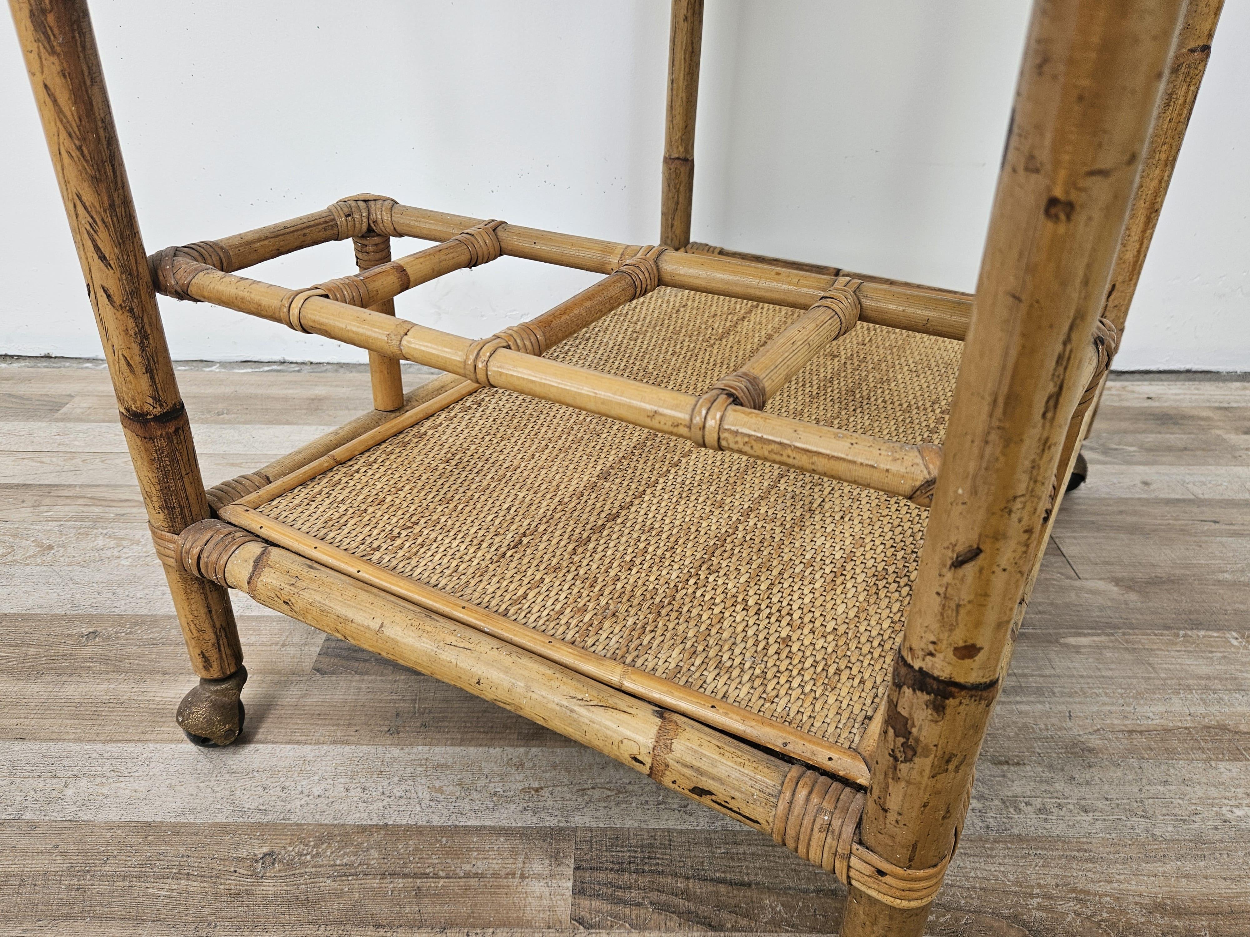 Carrello in vimini vintage con portabottiglie e ruote, 1970 For Sale 5