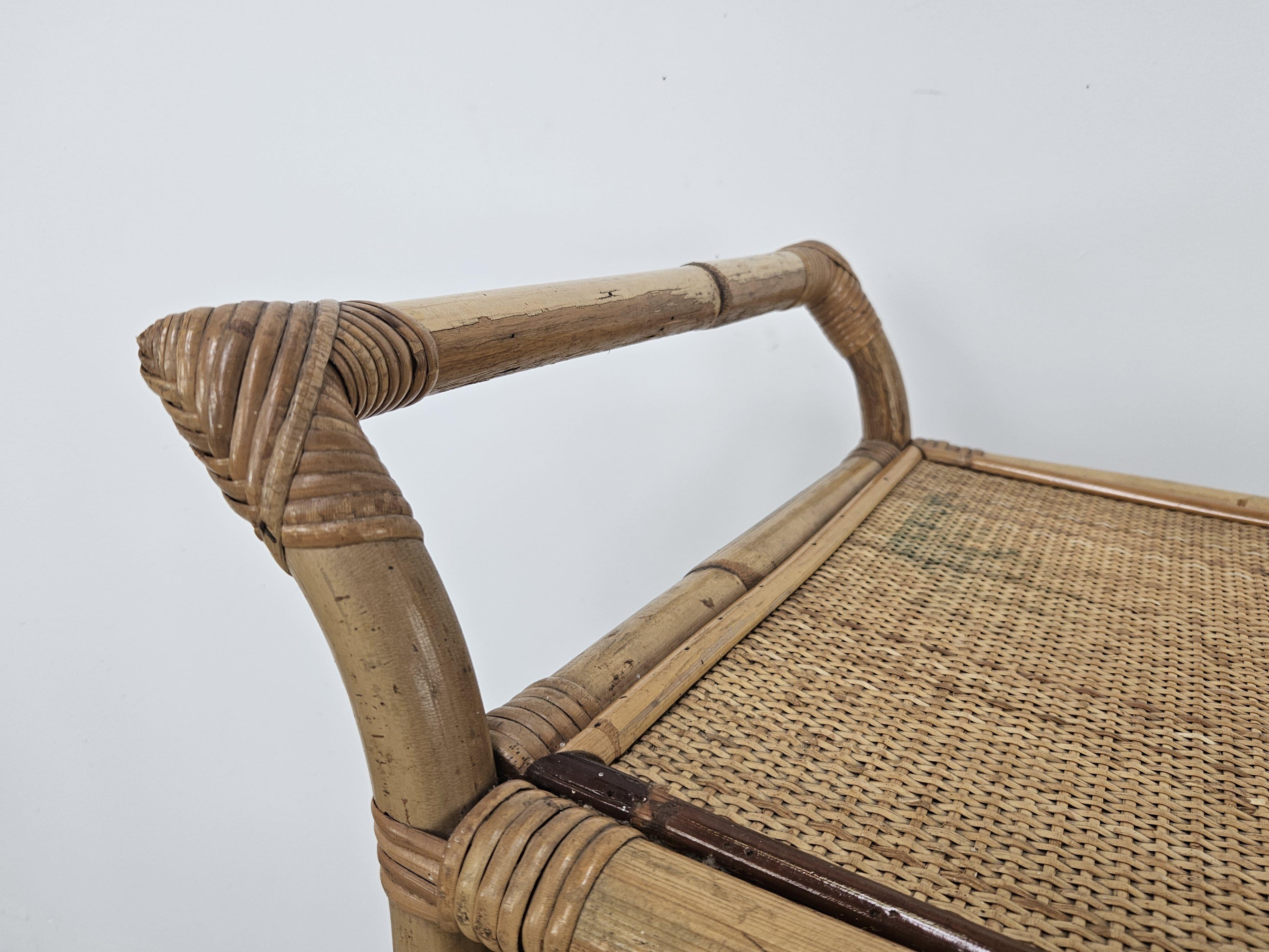 Wicker Carrello in vimini vintage con portabottiglie e ruote, 1970 For Sale