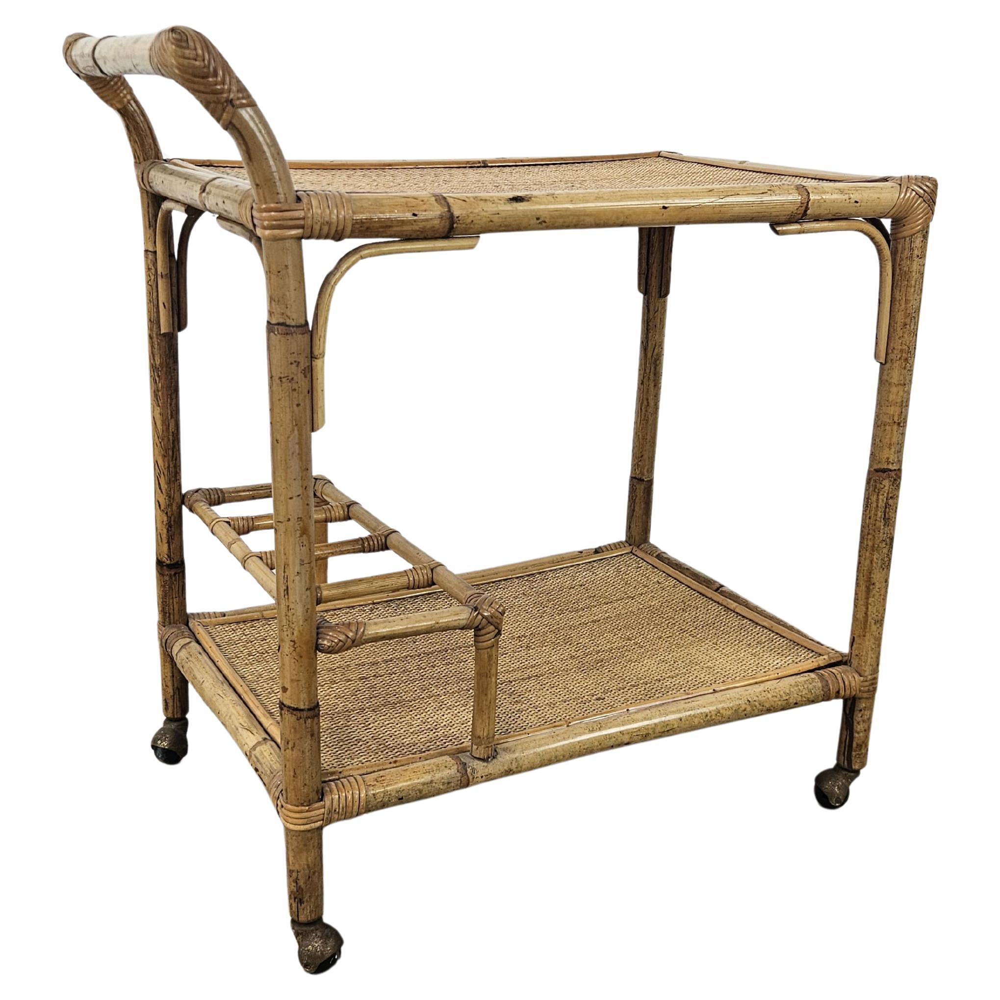 Carrello in vimini vintage con portabottiglie e ruote, 1970
