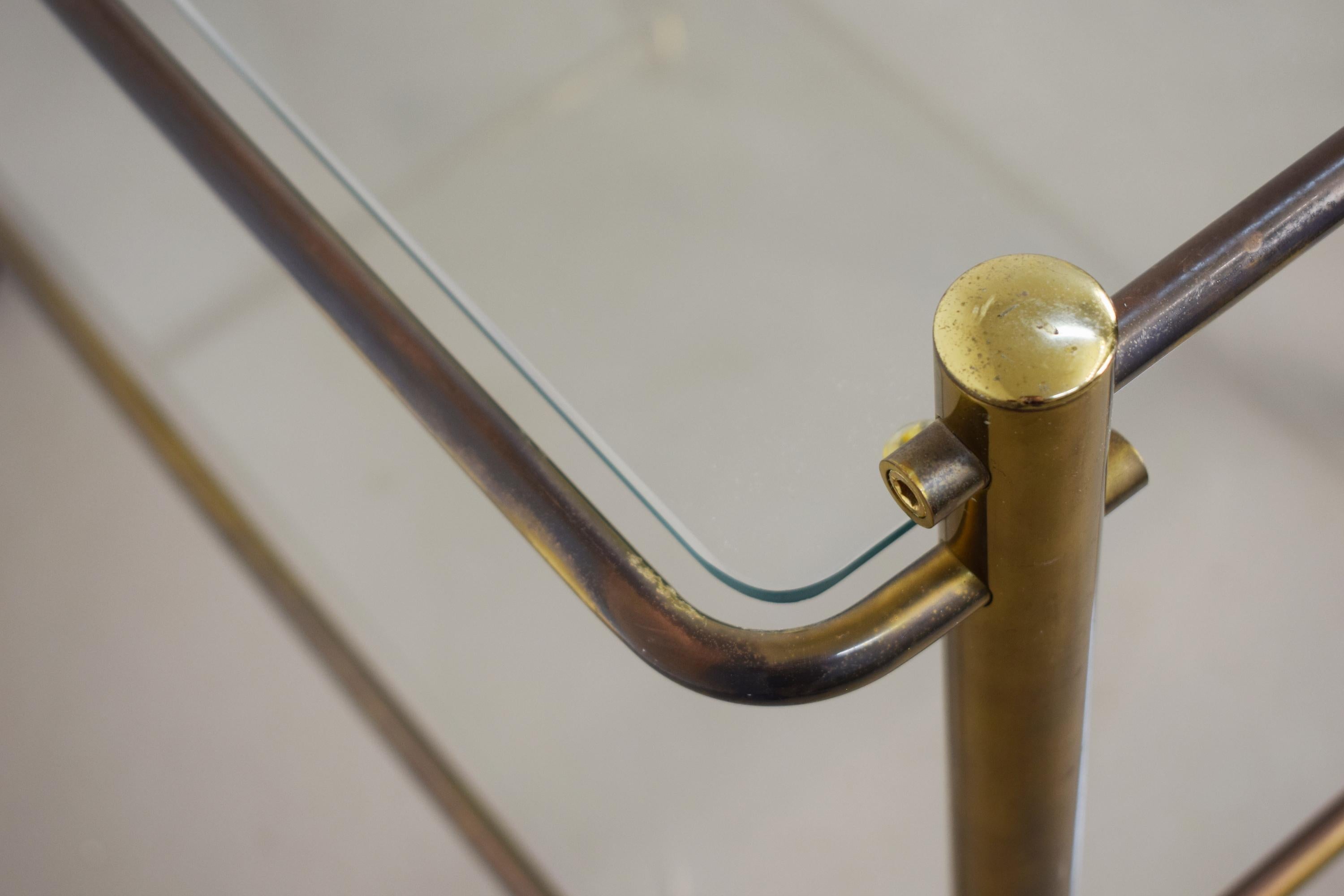 Carrello ottone e vetro, Italia, anni '70. en venta 2