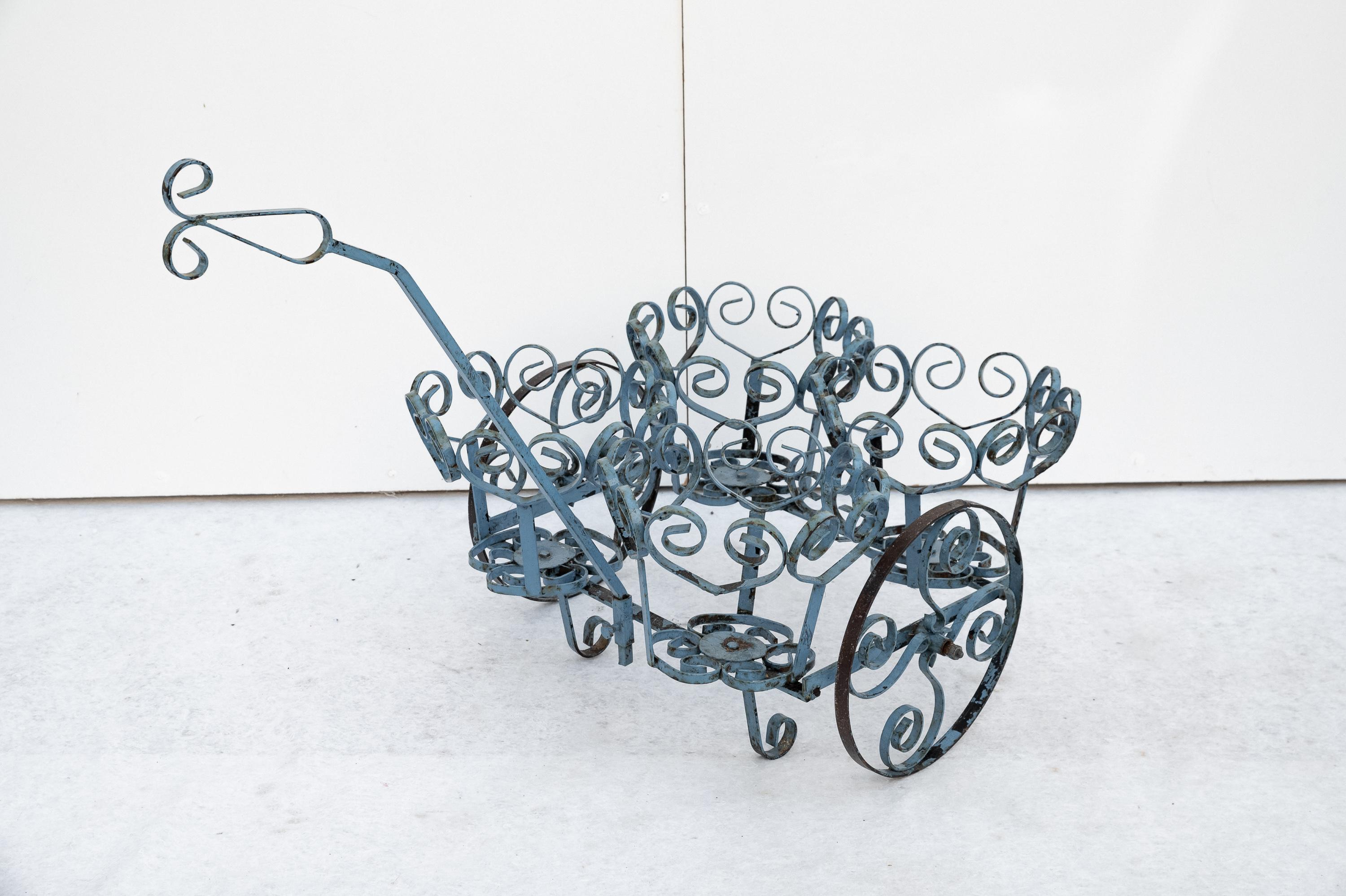Carrello portavasi / fioriera in ferro battuto, Anni '60 In condizioni buone in vendita a Bastia Umbra, IT
