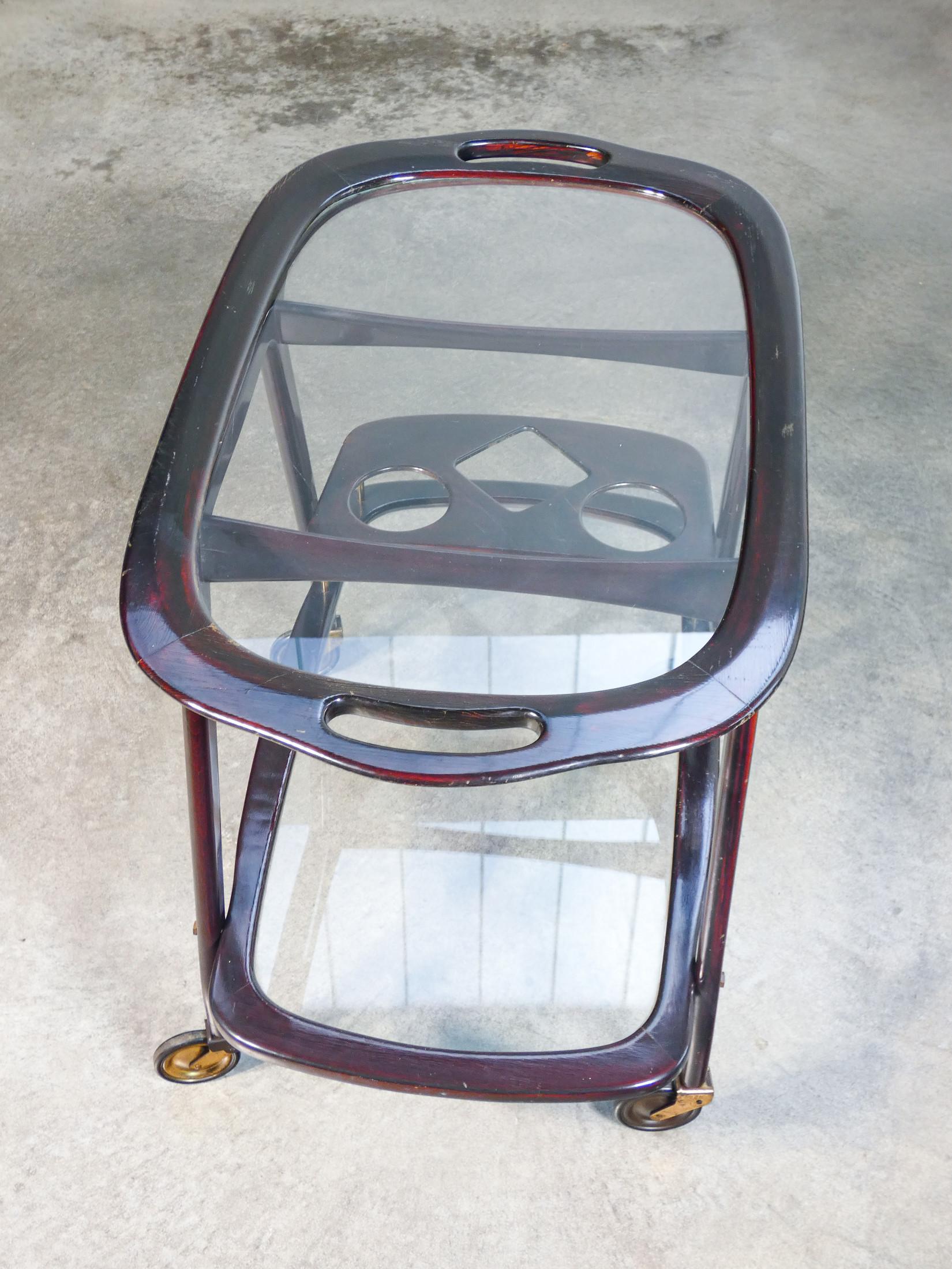 Laiton Chariot alimentaire design Cesare LACCA, en bois laqué avec plateau. 1950s en vente