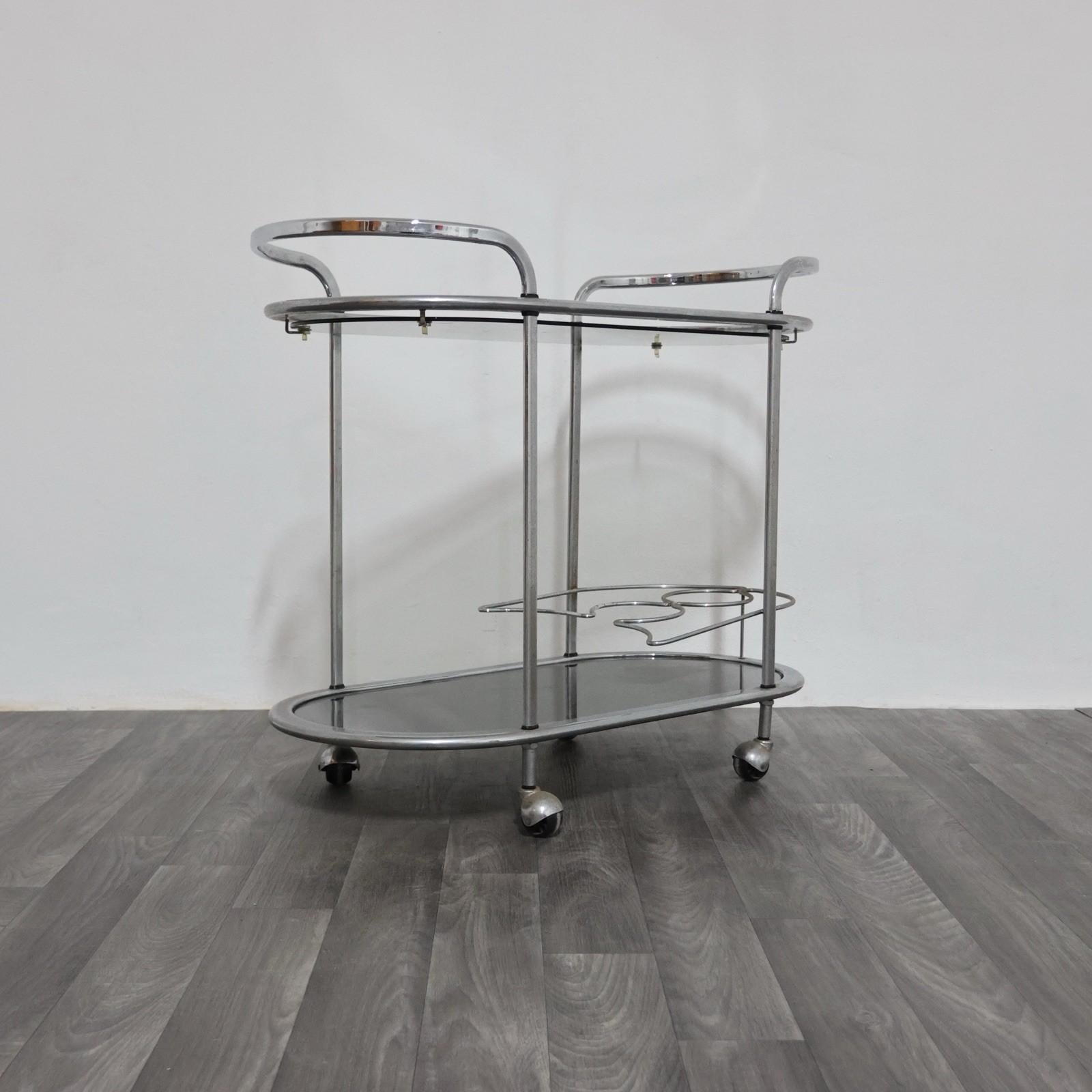 Mid-Century Modern Carrello Portavivande In Acciaio Doppio Ripiano Cristallo Fumè Design Anni 70 en vente