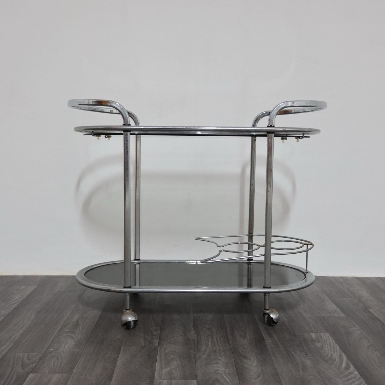 Carrello Portavivande In Acciaio Doppio Ripiano Cristallo Fumè Design Anni 70 en vente 2