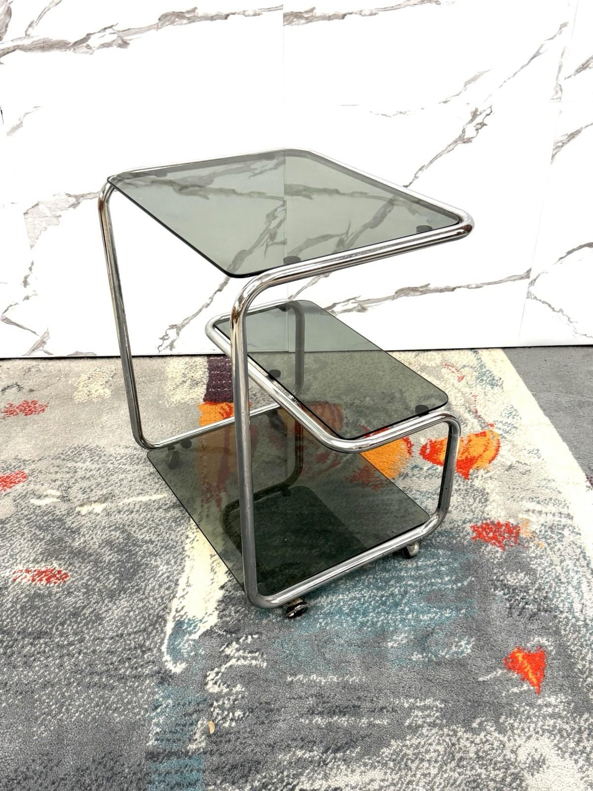 Carrello Portavivande Triplo Ripiano Anni 70 Acciaio Design Modernariato In condizioni ottime in vendita a Taranto, IT