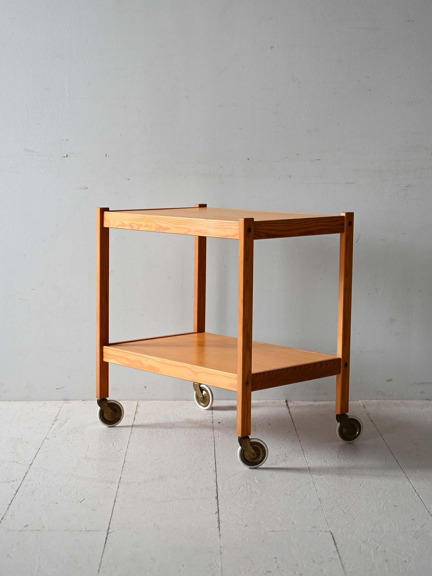 Scandinavo moderno Carrello scandinavo anni ’60 in pino in vendita