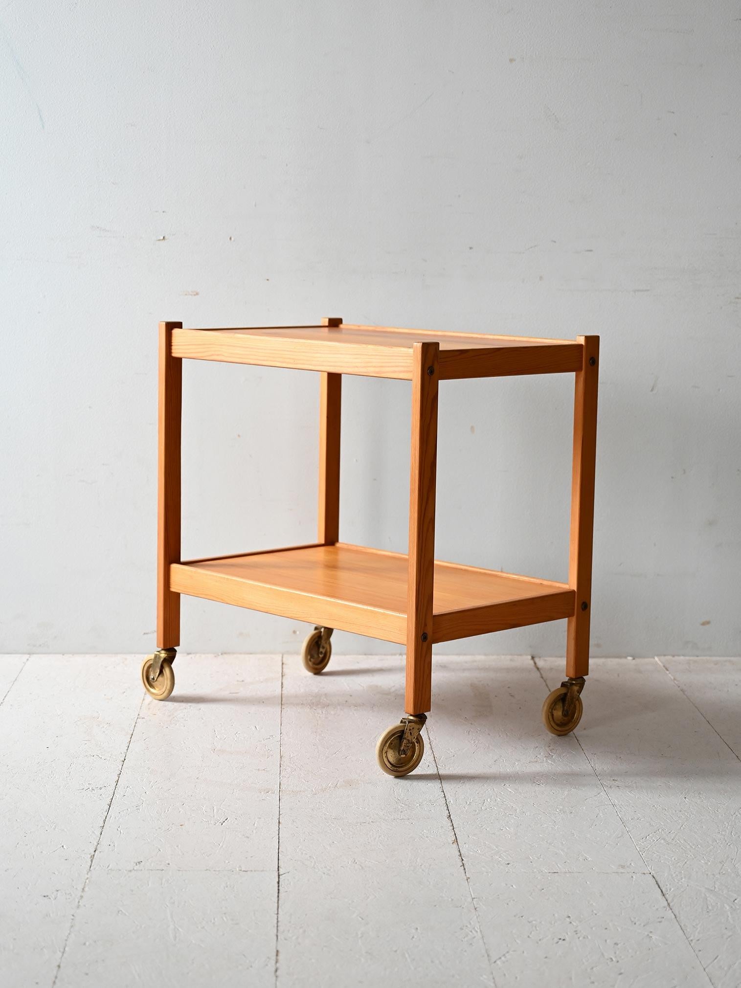 Scandinavo moderno Carrello scandinavo anni ’60 in pino in vendita