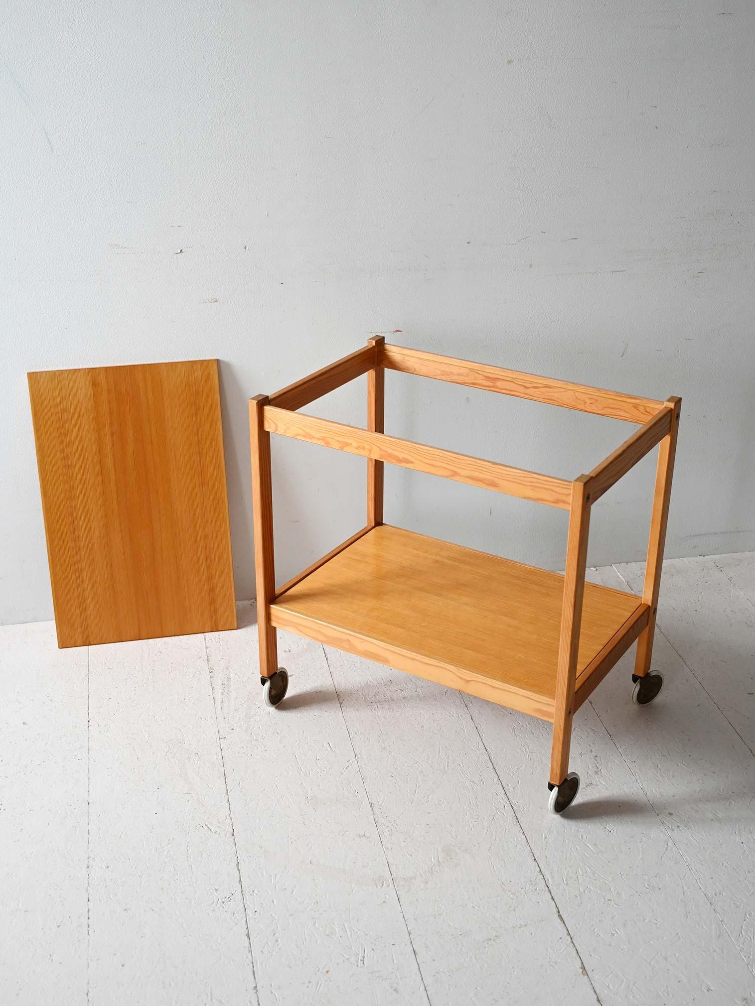 Scandinavian Carrello scandinavo anni ’60 in pino in vendita