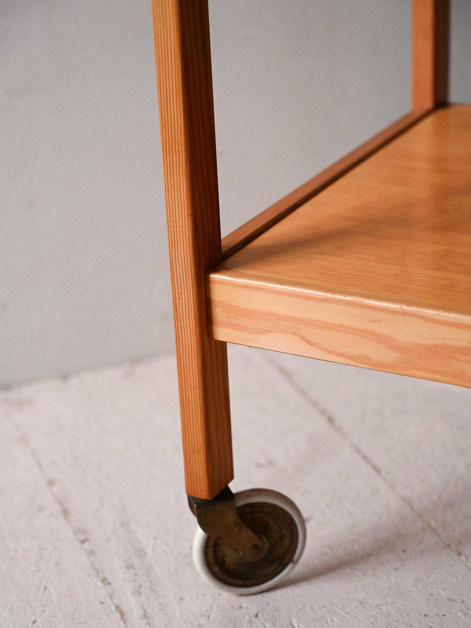 Carrello scandinavo anni ’60 in pino In condizioni buone in vendita a Brescia, IT