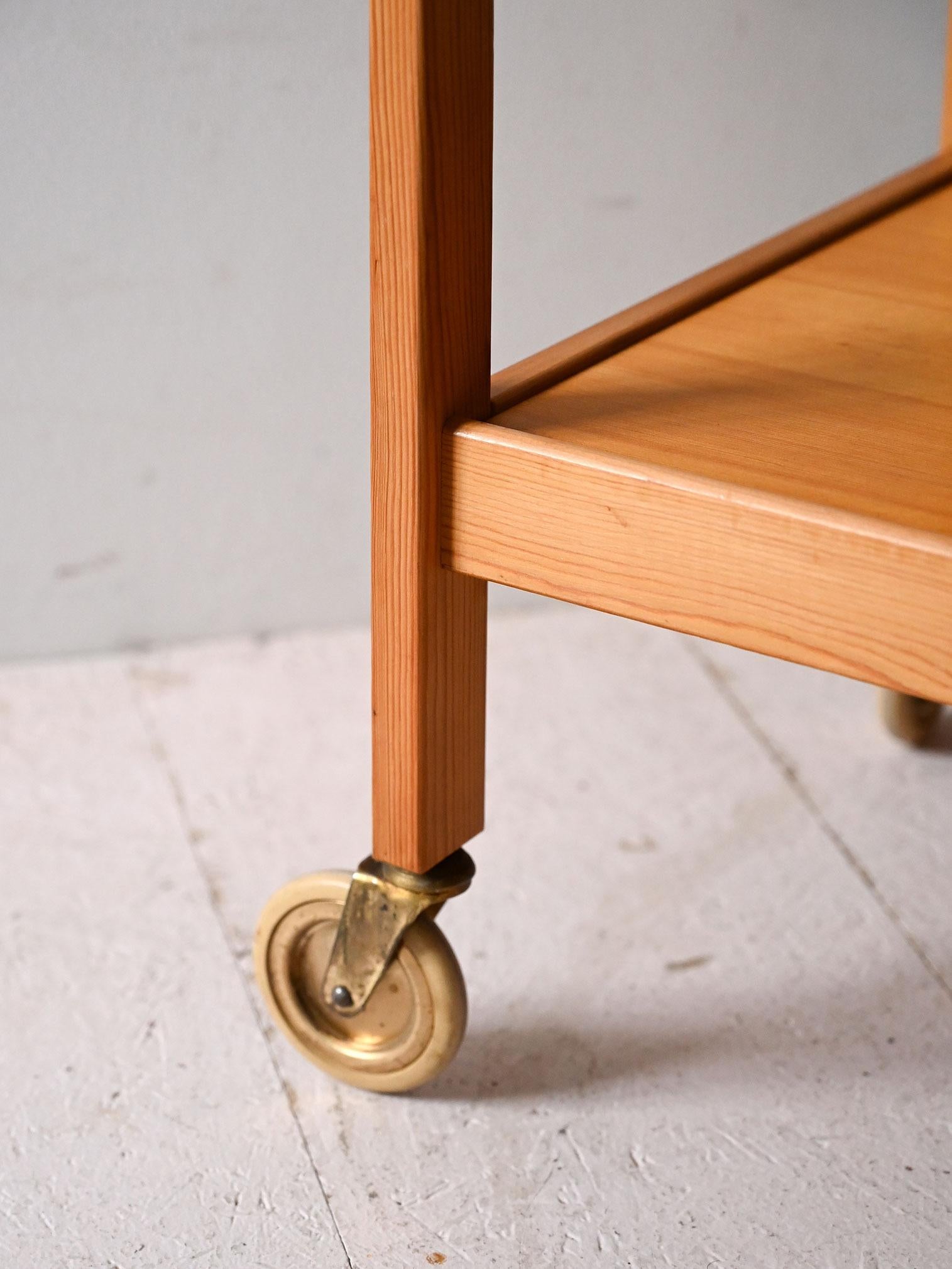 Carrello scandinavo anni ’60 in pino In condizioni buone in vendita a Brescia, IT