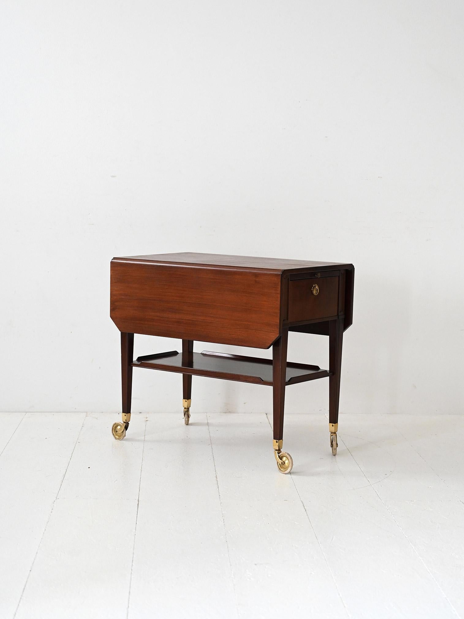 Scandinavian Carrello scandinavo vintage anni 40 in mogano in vendita