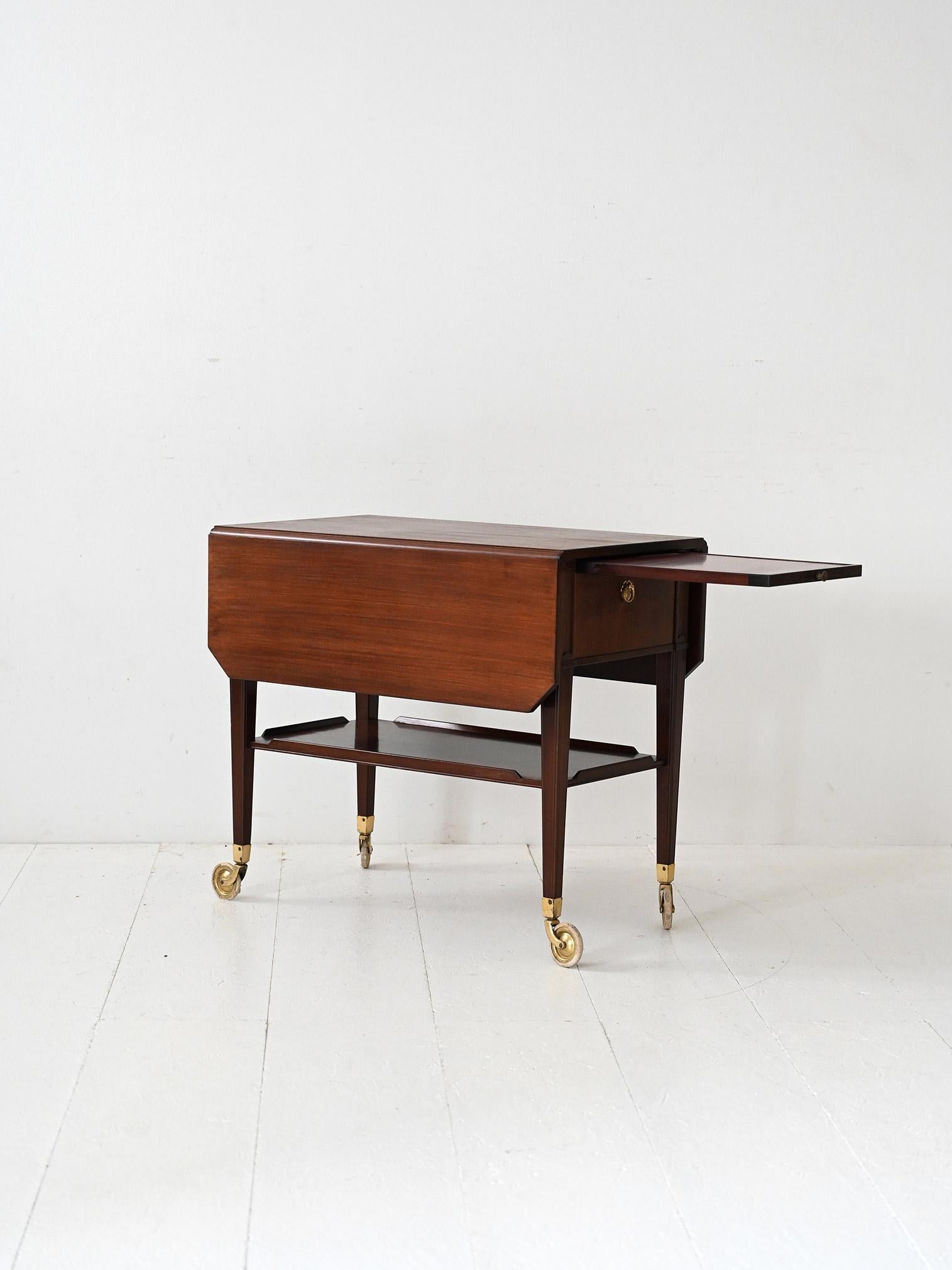 Carrello scandinavo vintage anni 40 in mogano In condizioni buone in vendita a Brescia, IT