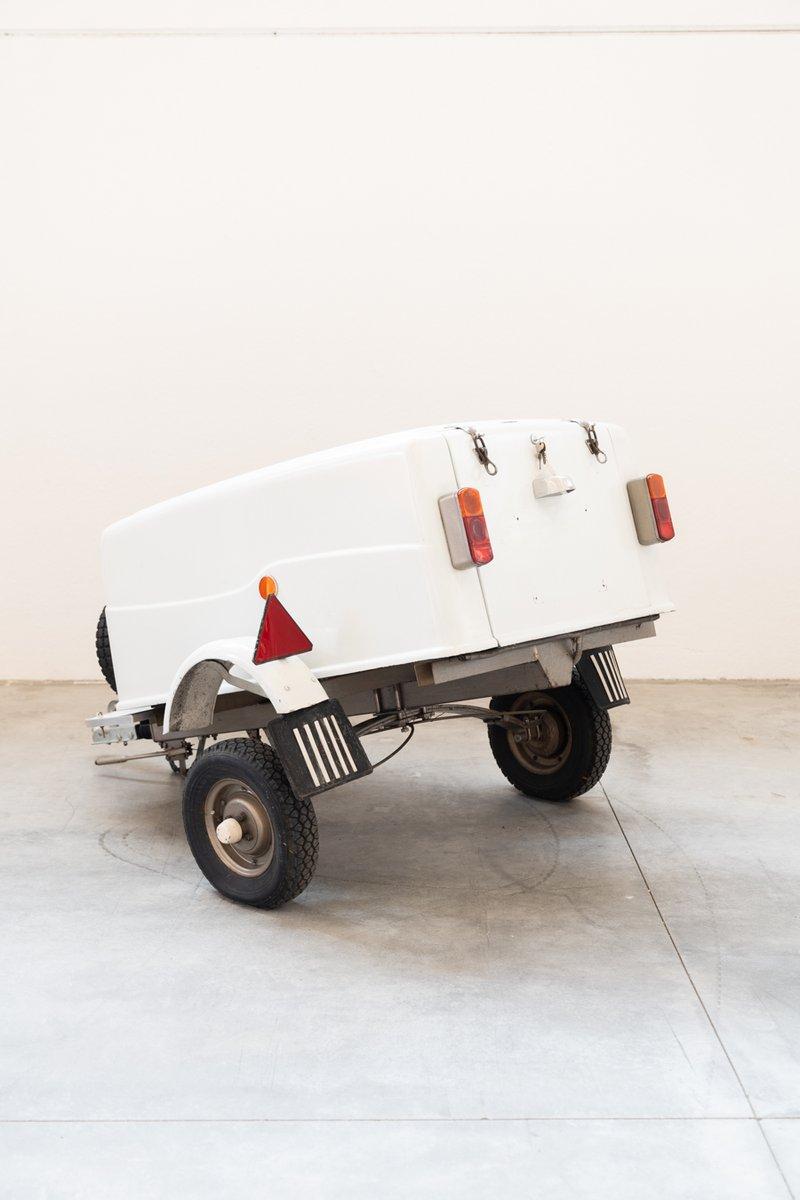 Fiberglass Trailer Hanging Trolley - Vintage 70's/80's

Elegant fiberglass trailer appendix cart, made in Italy in the 1970s, perfect for lovers of vintage design and those looking for a functional accessory with retro charm.

This trailer is