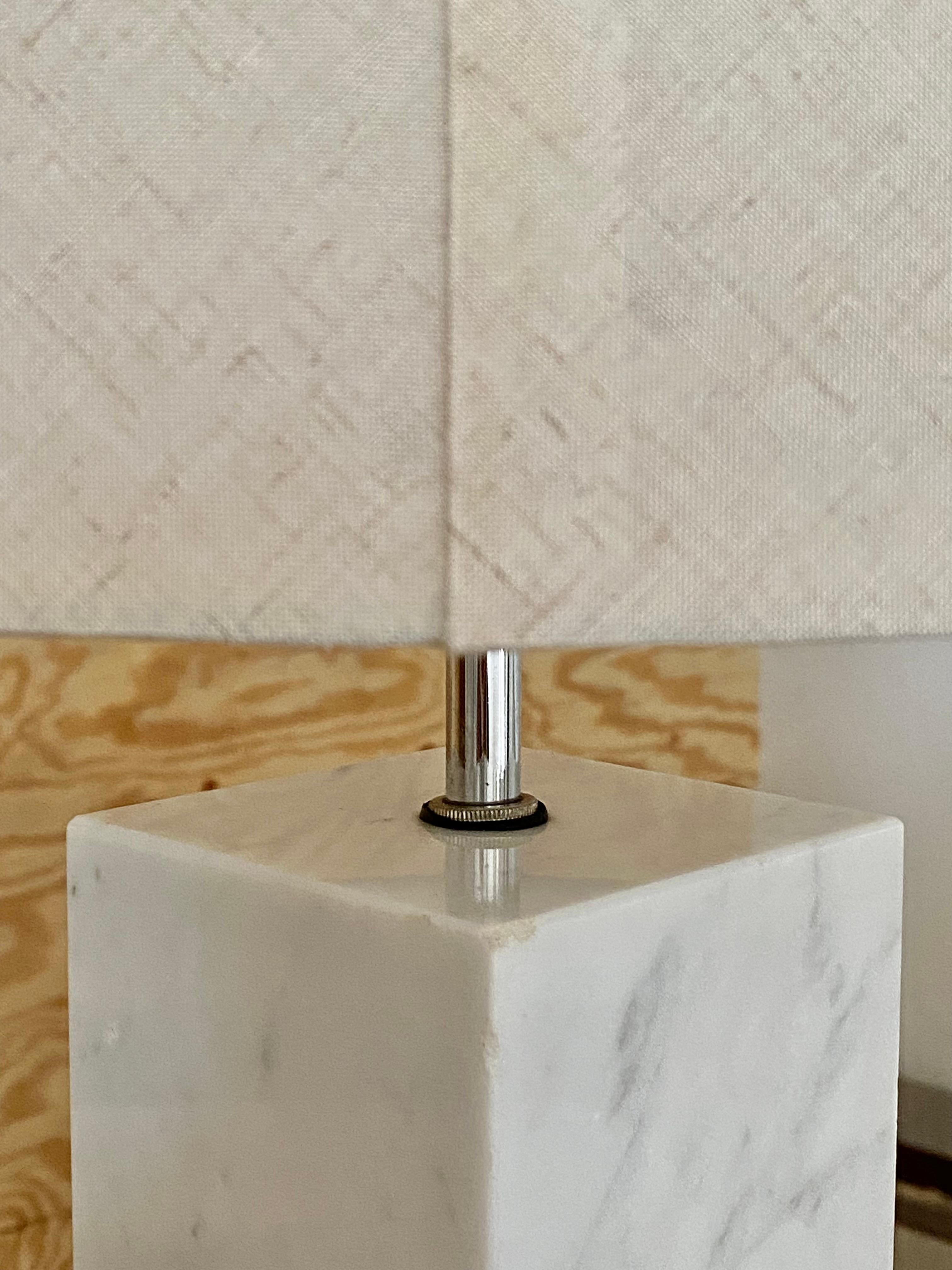 Carrera Carrara-Lampe aus weißem Marmor Attr. To Florence Knoll 1960er Jahre im Angebot 4