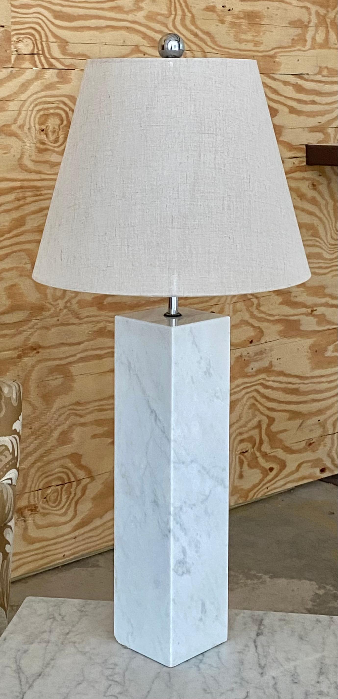 Carrera Carrara-Lampe aus weißem Marmor Attr. To Florence Knoll 1960er Jahre im Angebot 1