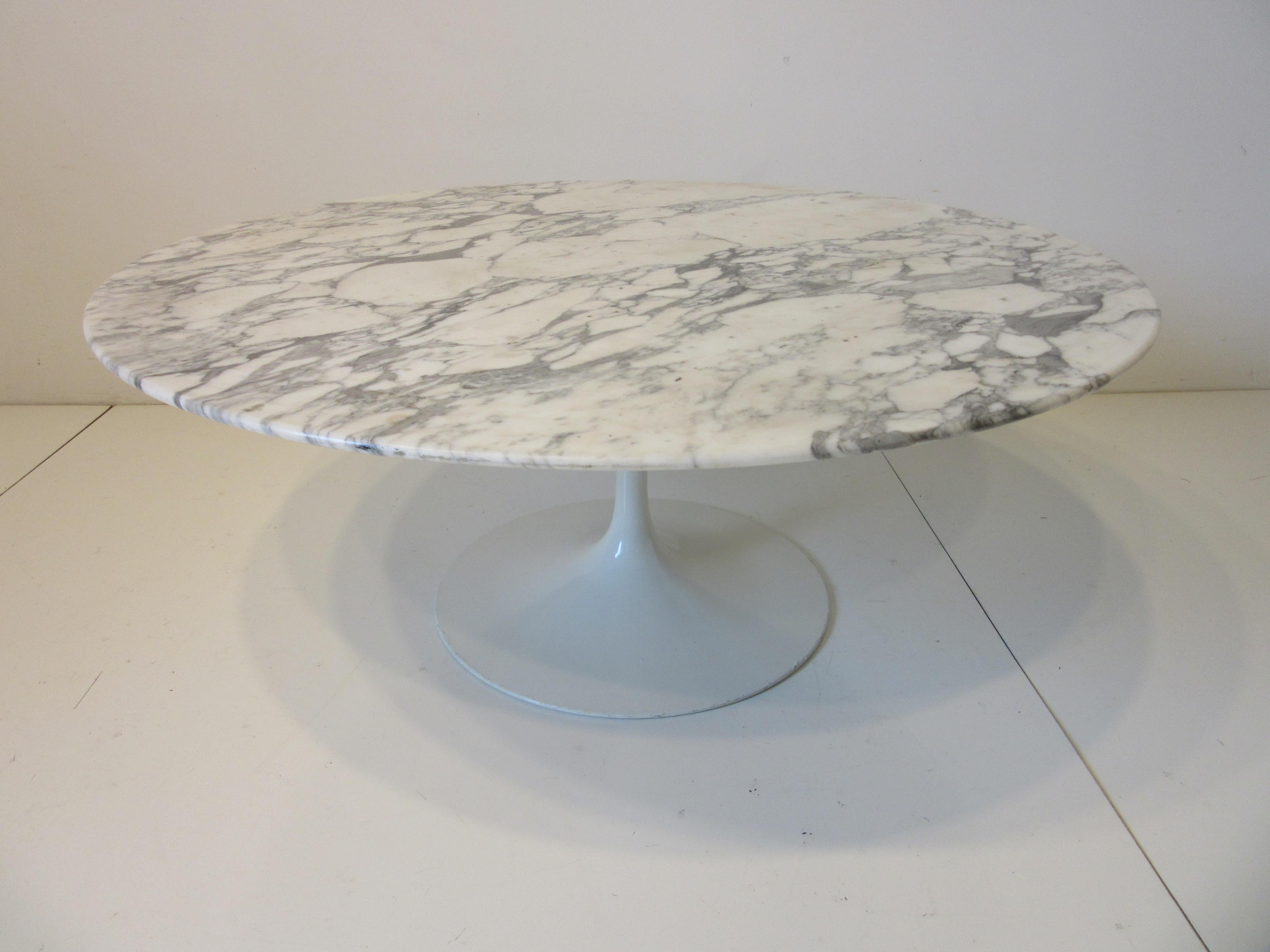 Carrera Marble Tulip Coffee Table Made in Italy In Good Condition In Cincinnati, OH