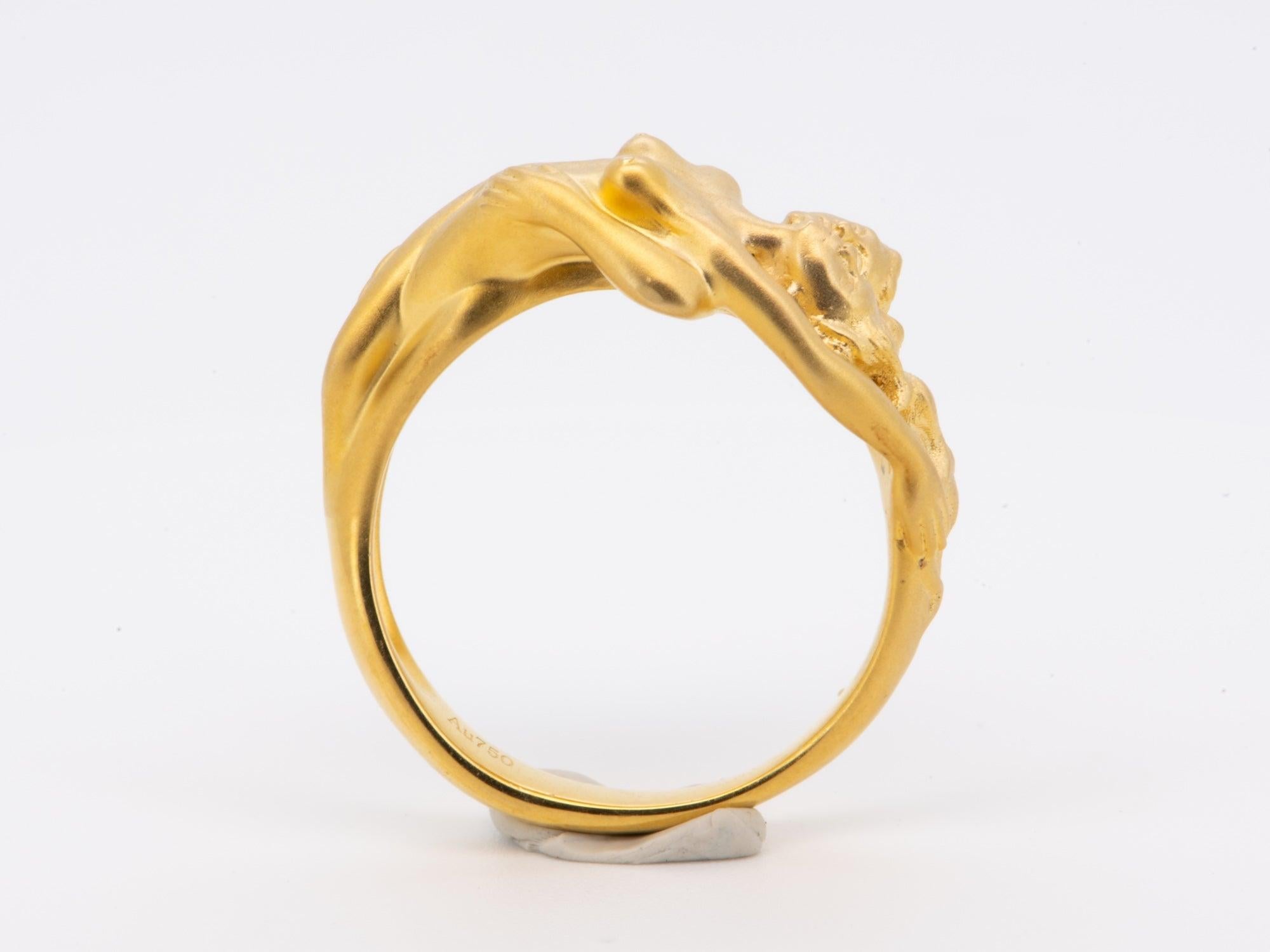 Women's or Men's Carrera Style 18K Gold Ring Sculpted Man and Woman Intertwined 7.51g R6738 For Sale