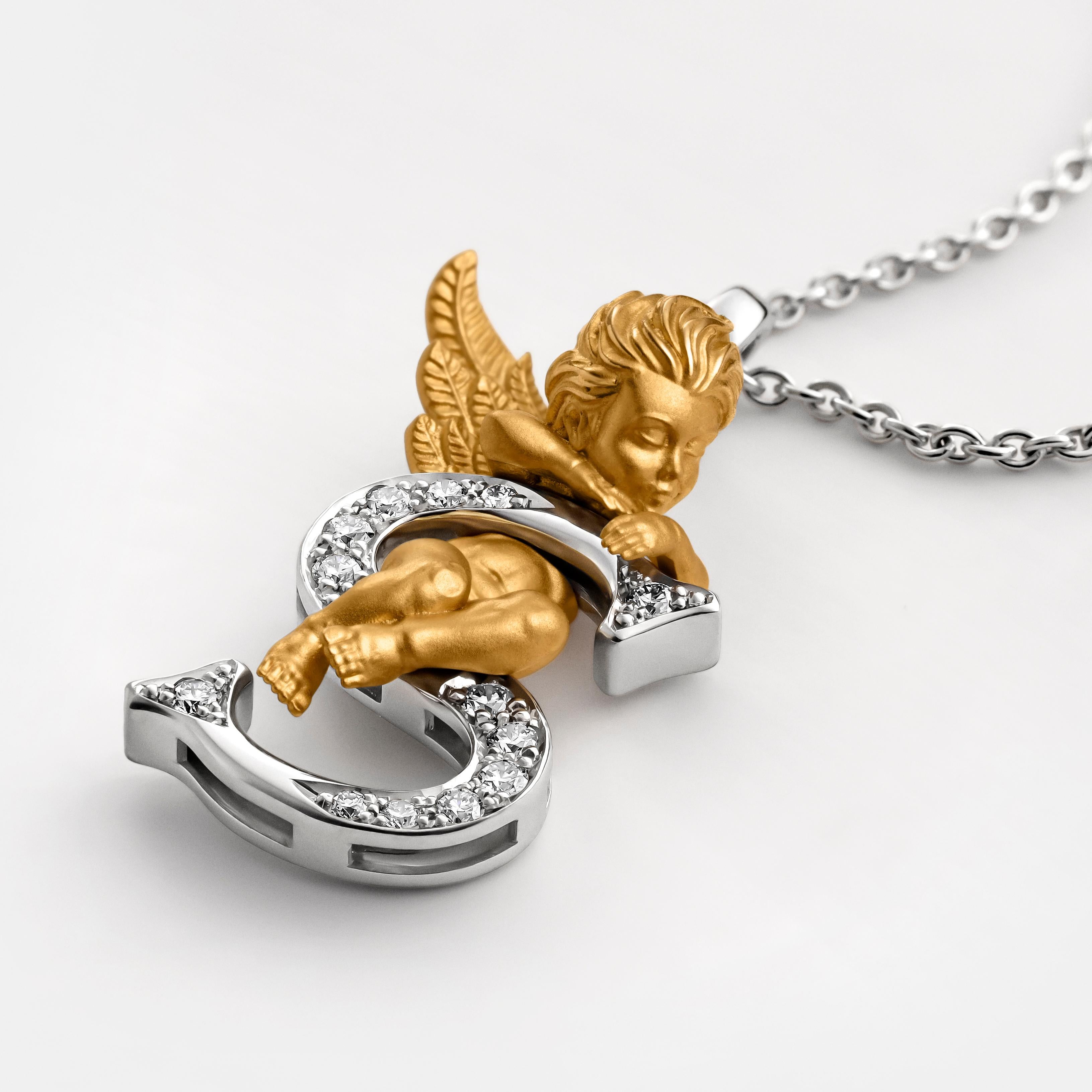 Pièce signée par Carrera y Carrera, un cadeau parfait pour soi-même ou pour célébrer un moment spécial, pour se souvenir et pour qu'on se souvienne de soi. Des détails qui célèbrent l'amour et symbolisent la protection. Collier à pendentif 