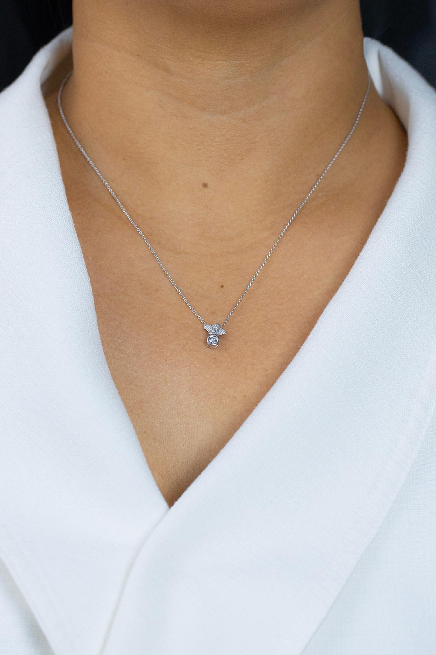 Carrera y Carrera 0.11 Carat Total Diamond Bezel Set Solitario My Angel Necklace In New Condition For Sale In New York, NY