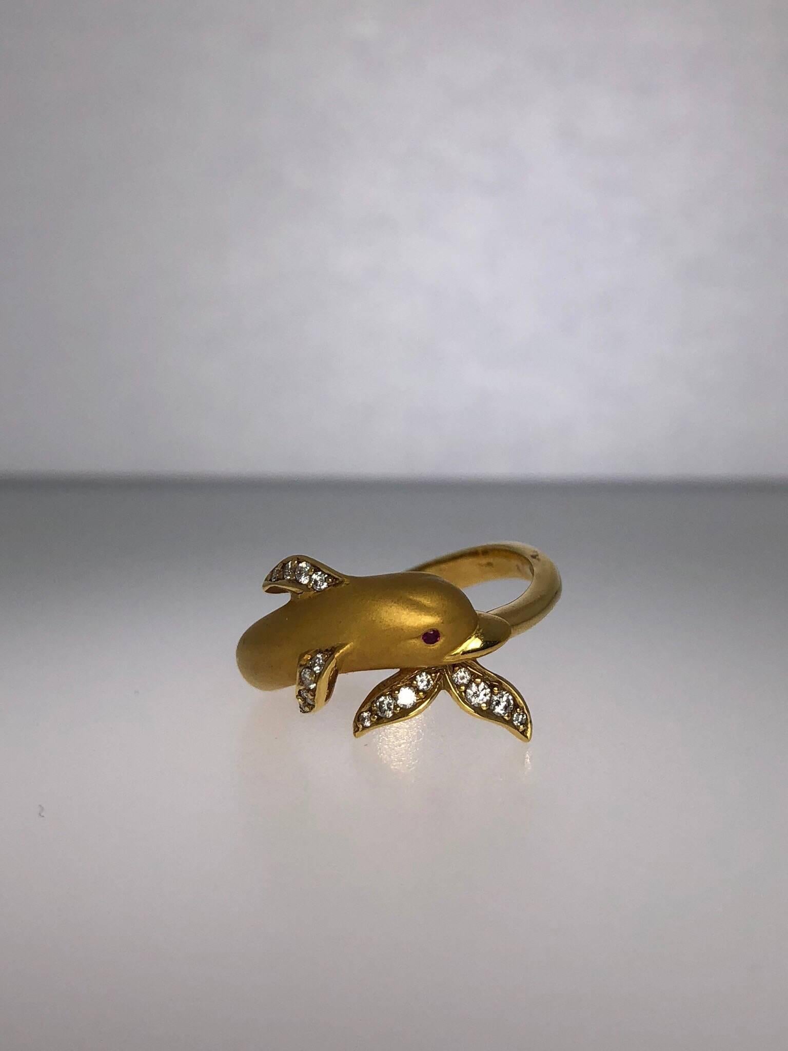 Round Cut Carrera y Carrera 18 Karat Gold and Diamond Dolphin Ring For Sale