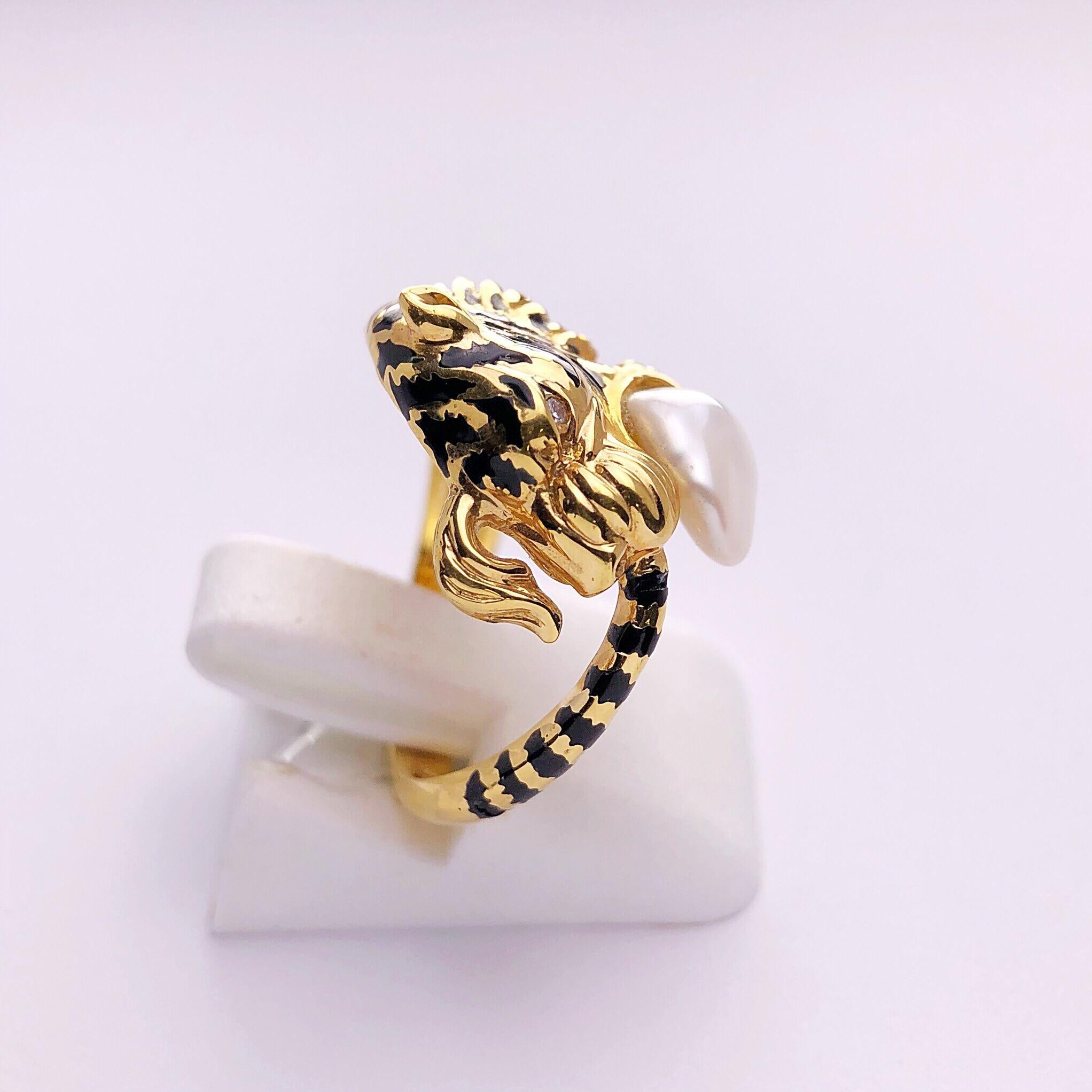 Carrera y Carrera 18 Karat Gold and Enamel Tiger Ring with Baroque Pearl In New Condition In New York, NY