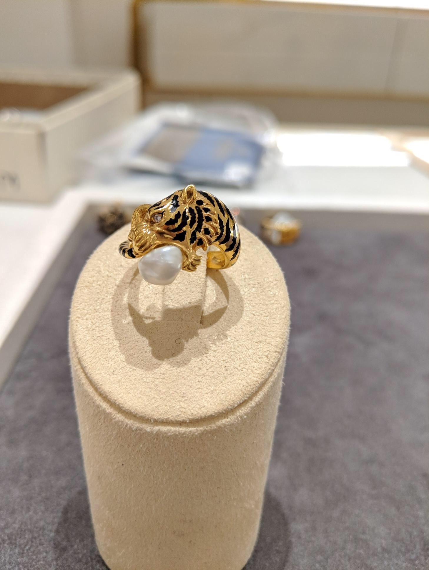 Carrera y Carrera 18 Karat Gold and Enamel Tiger Ring with Baroque Pearl 2