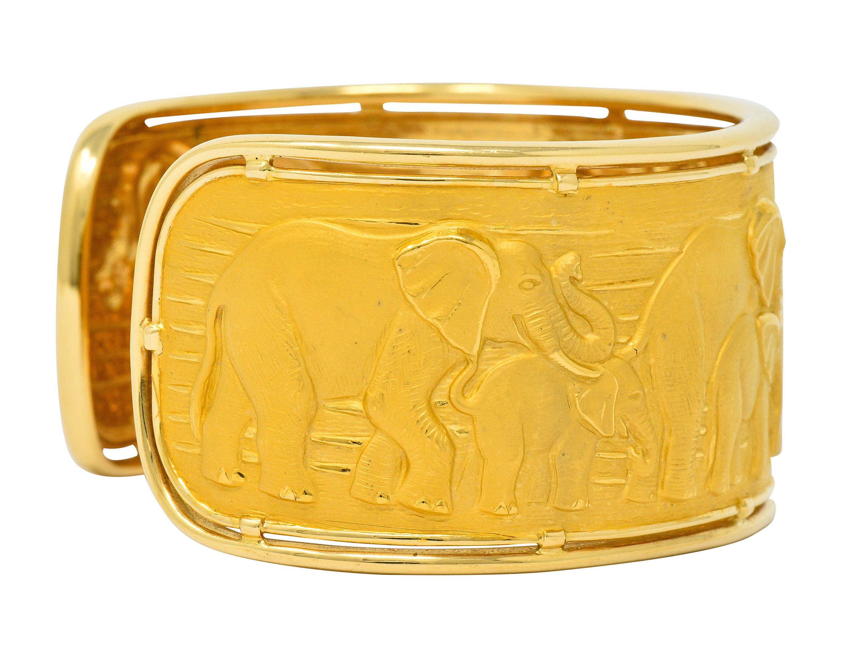 Women's or Men's Carrera Y Carrera 18 Karat Gold Elephant Cuff Bracelet