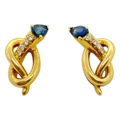 Carrera y Carrera Pendientes Nudo de Oro de 18 Kilates con Diamantes y Zafiros Azules