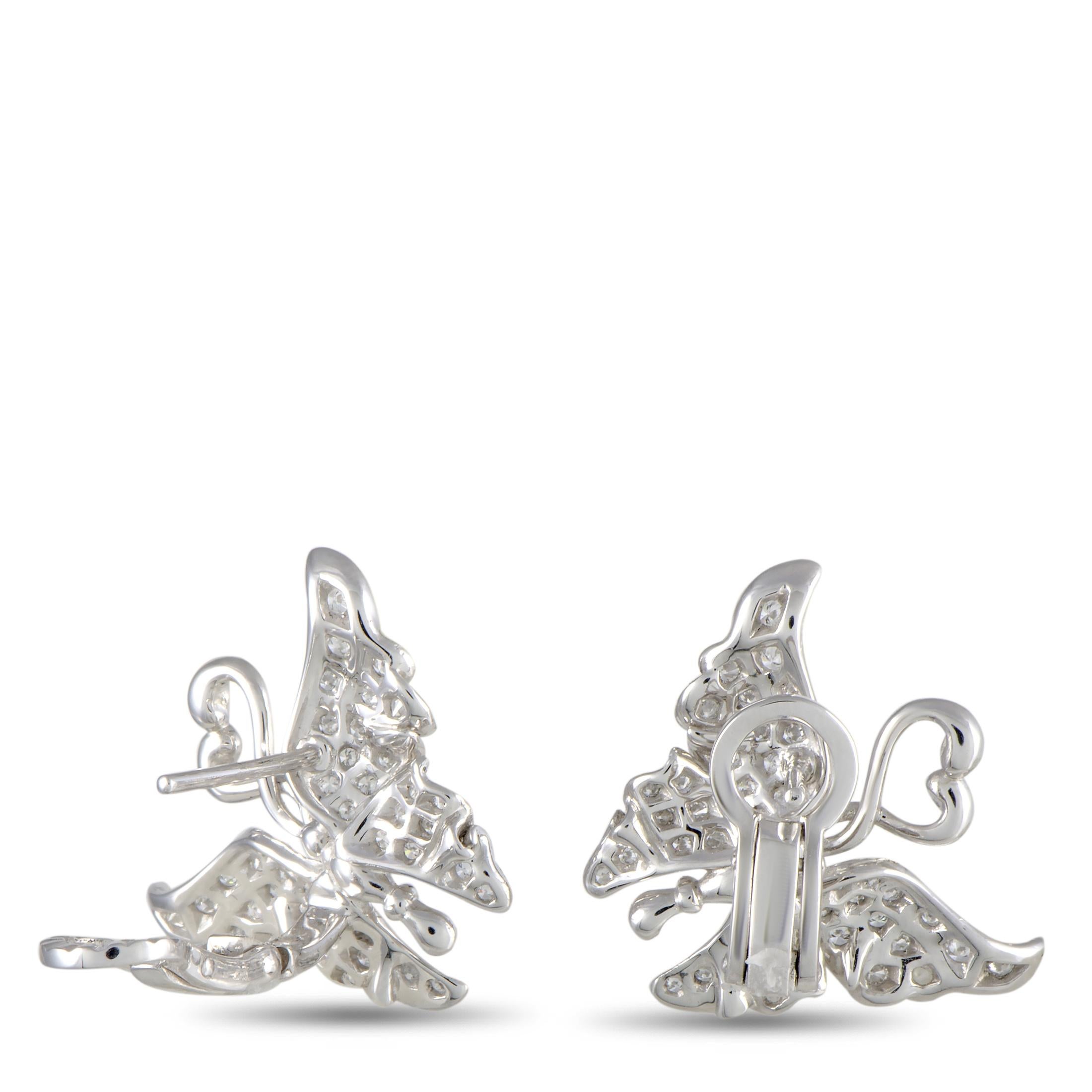 These Carrera y Carrera butterfly earrings are made out of 18K white gold and diamonds that amount to 0.70 carats. The earrings measure 1” in length and 0.50” in width and each of the two weighs 4.15 grams.
 
 The pair is offered in brand new