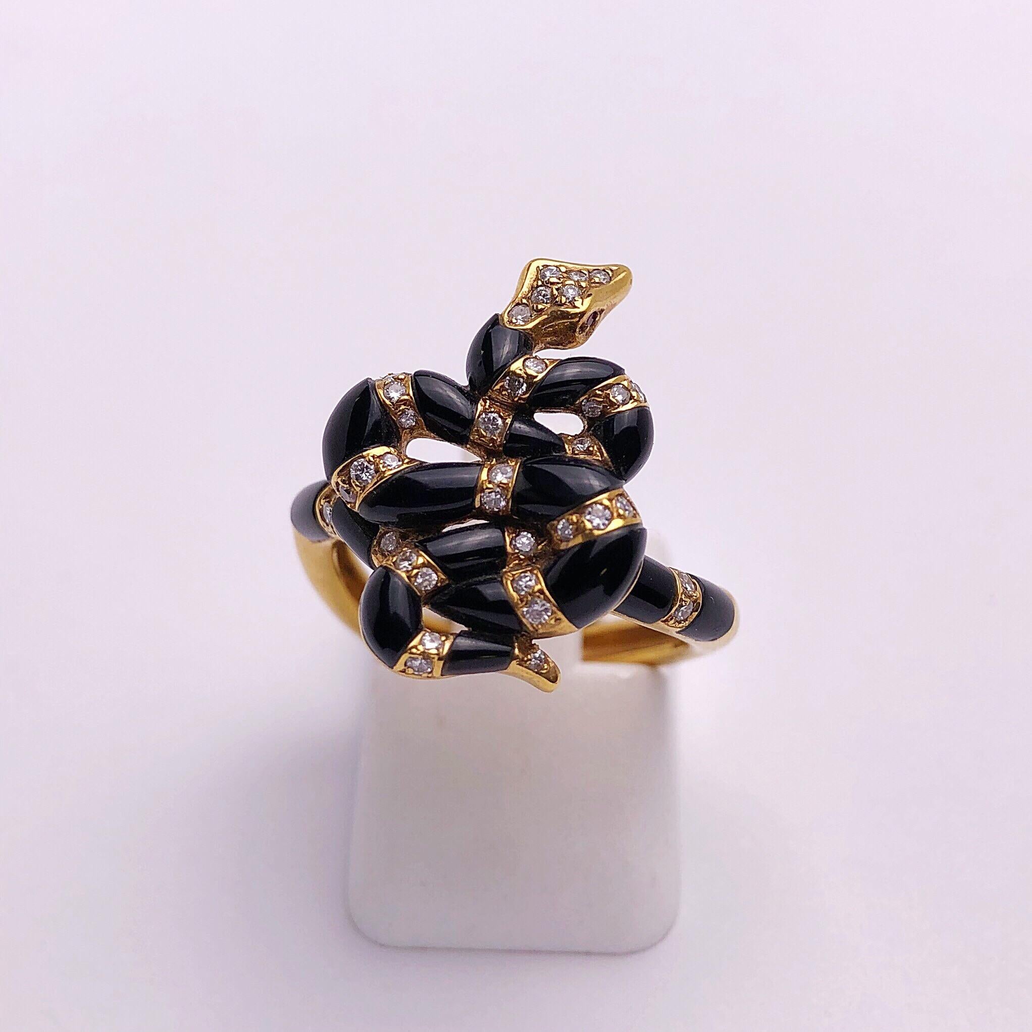Art Nouveau Carrera y Carrera 18 Karat Yellow Gold and Onyx Serpent Ring For Sale